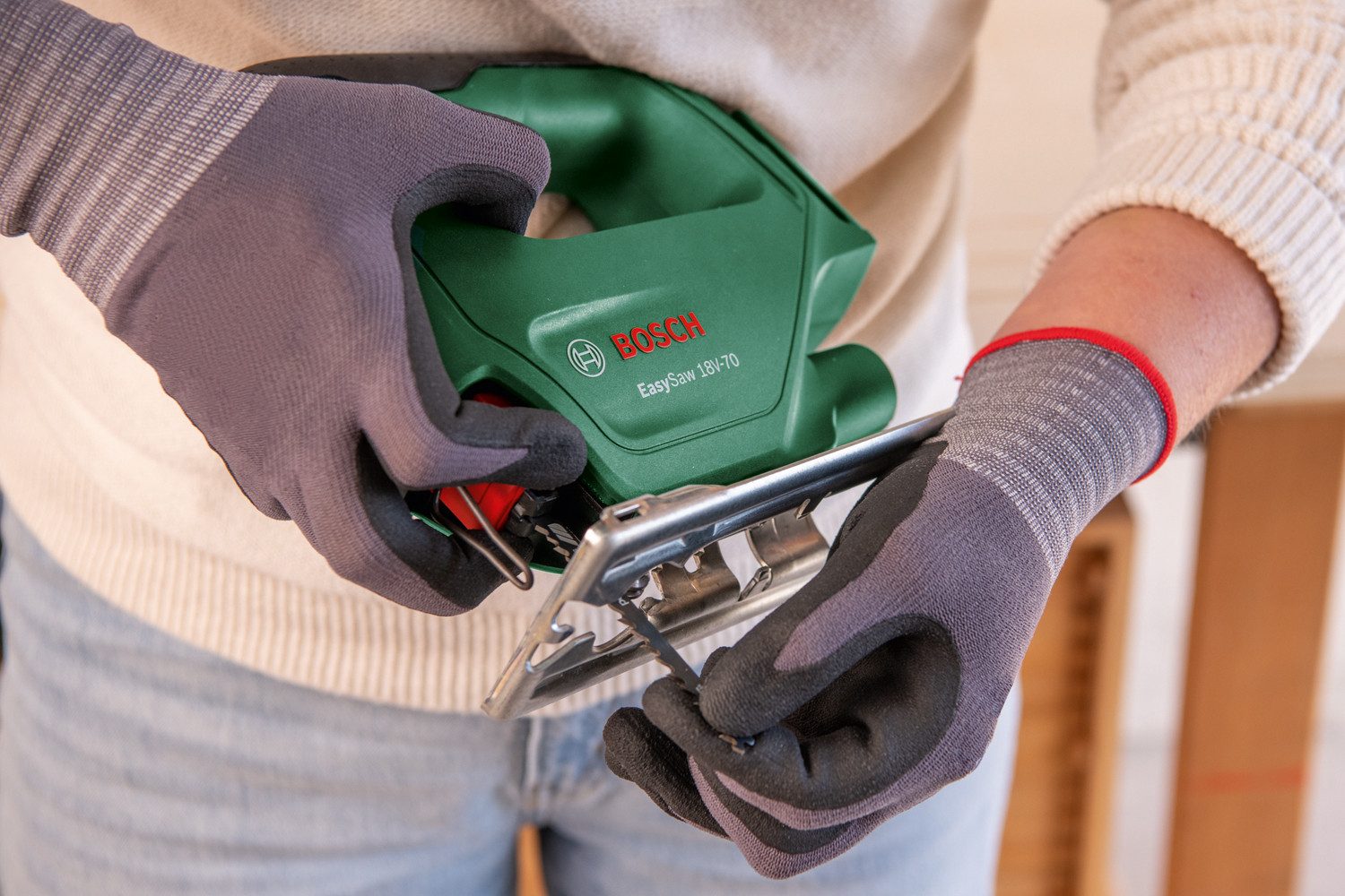 Bosch Home & Garden Akku-Stichsäge EasySaw 18V-70, Inkl. Akku 2 Ah und Ladegerät AL 18V-20