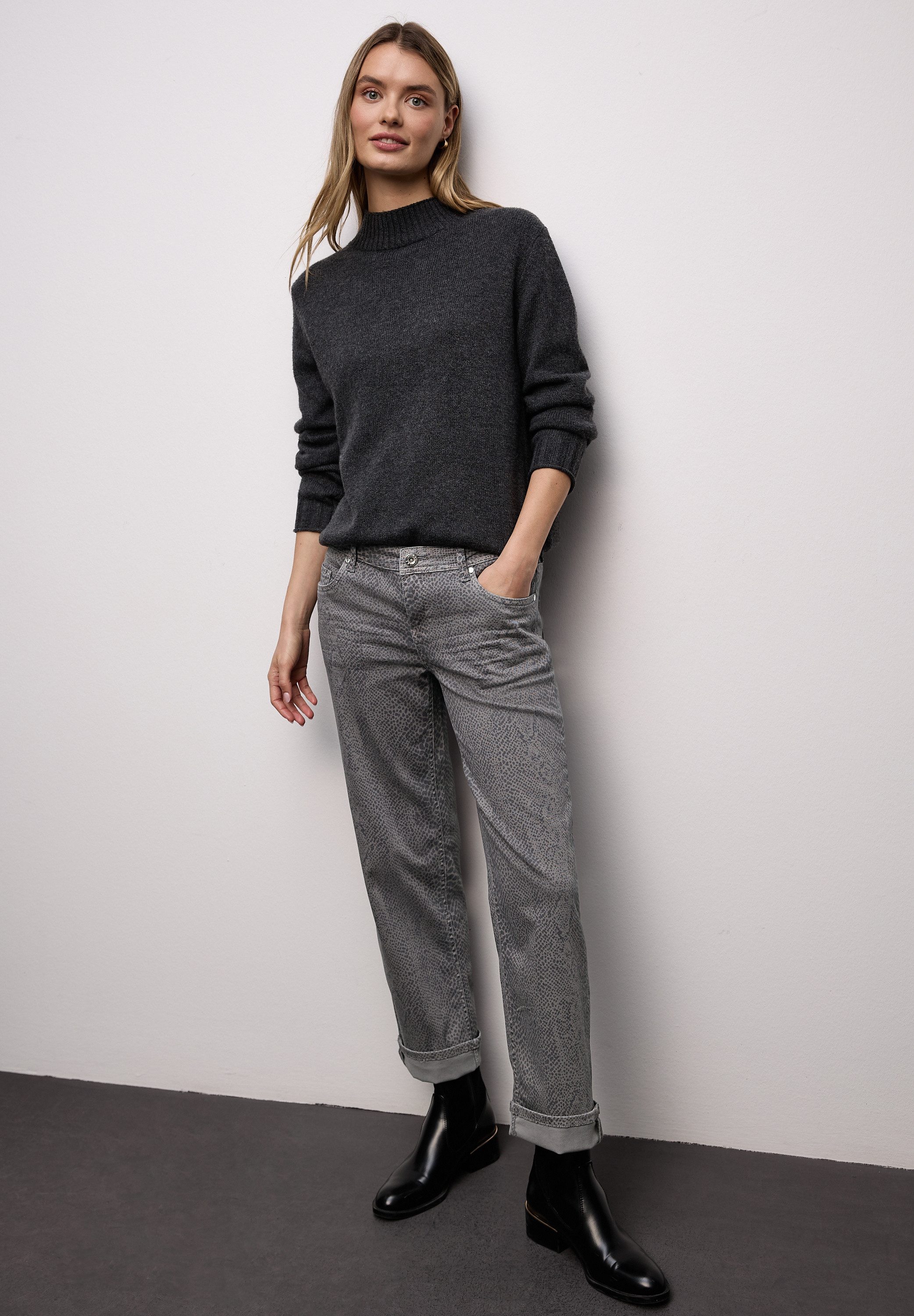 STREET ONE 5-Pocket-Jeans Graue Waschung, trendiger Snake Print – Bild 5 von 5