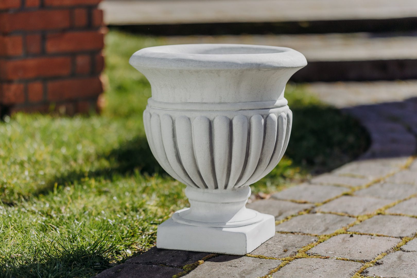 gartendekoparadies.de Pflanzkübel 2 Pflanzvasen Steinguss Set 39 cm je 27 kg (2er-Set), Frostsicher – Bild 5 von 5