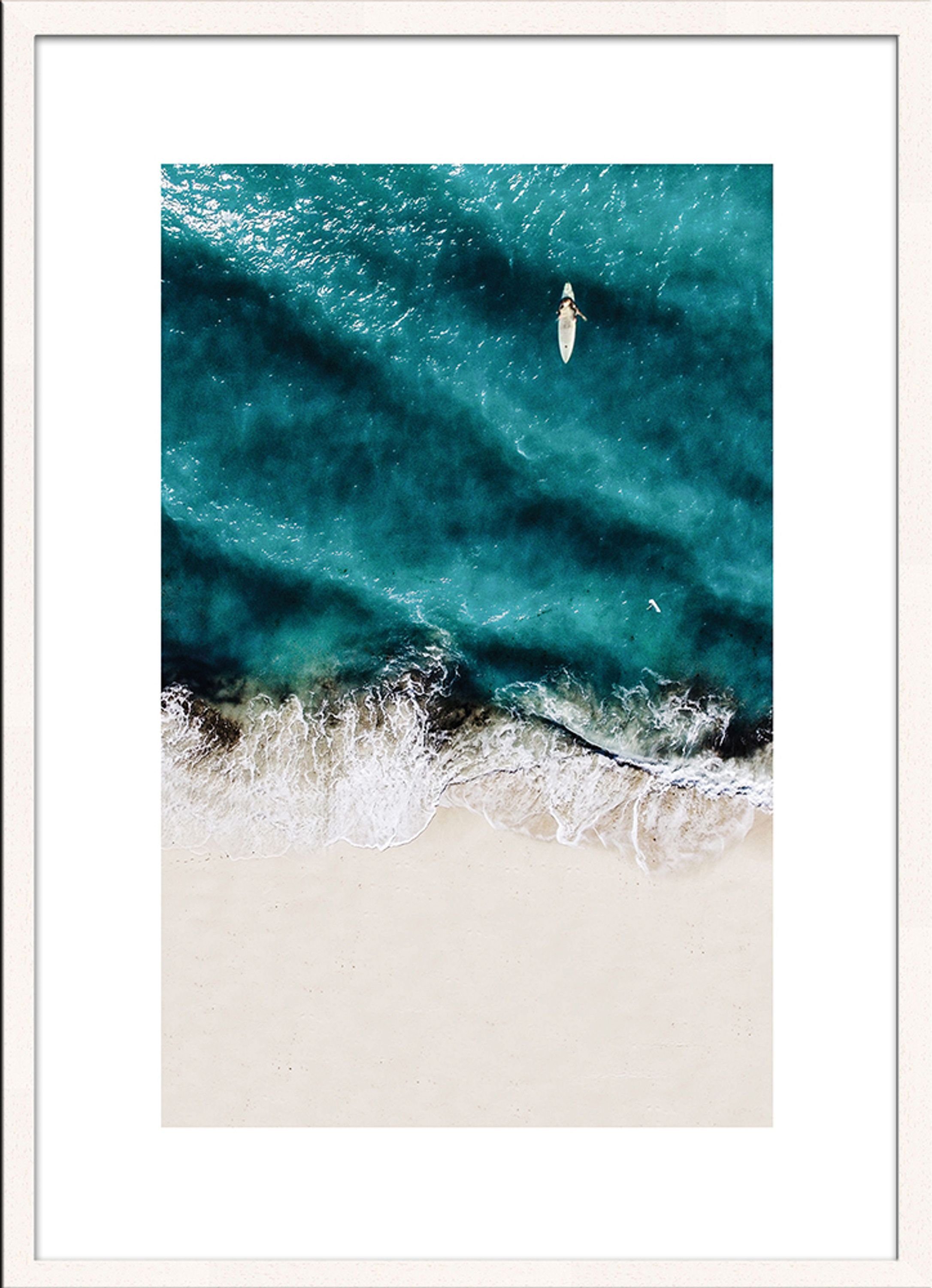 artissimo Bild mit Rahmen Bild gerahmt 51x71cm / Design-Poster mit Holz-Rahmen / Wandbild Strand, türkises Meer