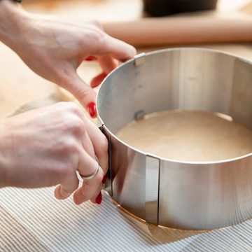 Mixcover Küchenmaschinen Zubehör-Set ThermoTasty: Verstellbarer Tortenring, rund aus Edelstahl