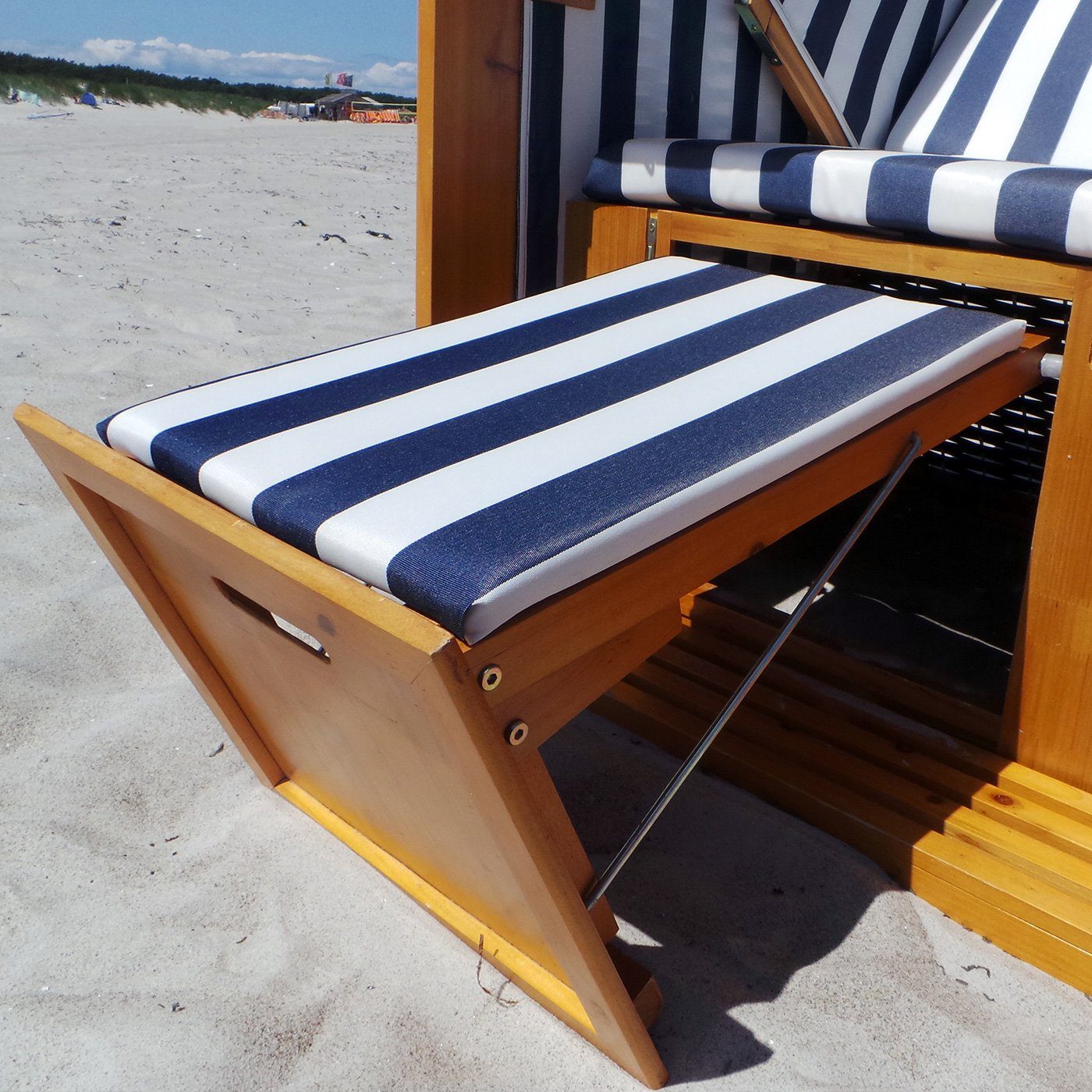 Swing&Harmonie Strandkorb XXL inkl. Abdeckcover Luxus mit 4 Kissen, Klapptische, Zeitungsfächer, Volllieger, Ostsee-Modell, mit LED Beleuchtung und Solarmodul – Bild 5 von 5