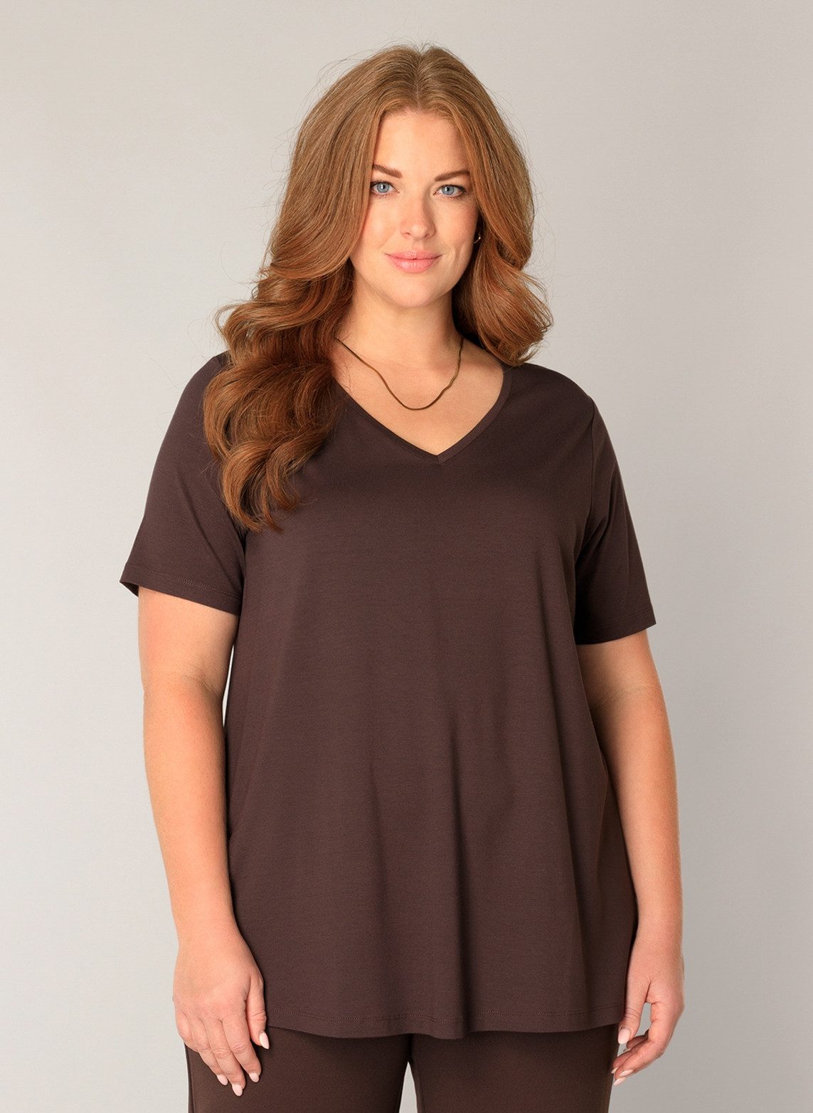 Base Level Curvy T-Shirt Alba mit V-Ausschnitt günstig online kaufen