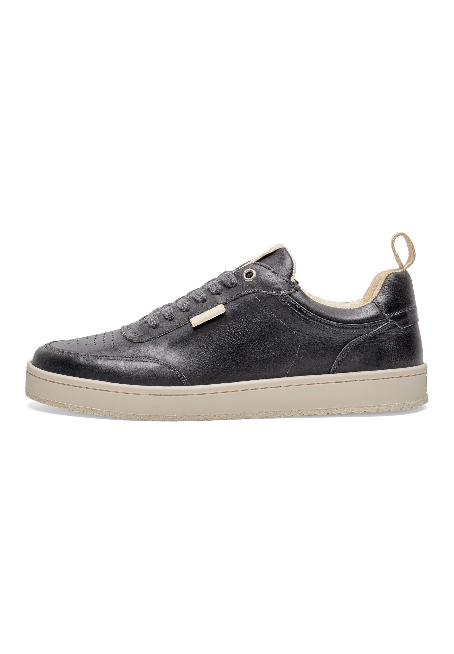 Court M AC Sneaker