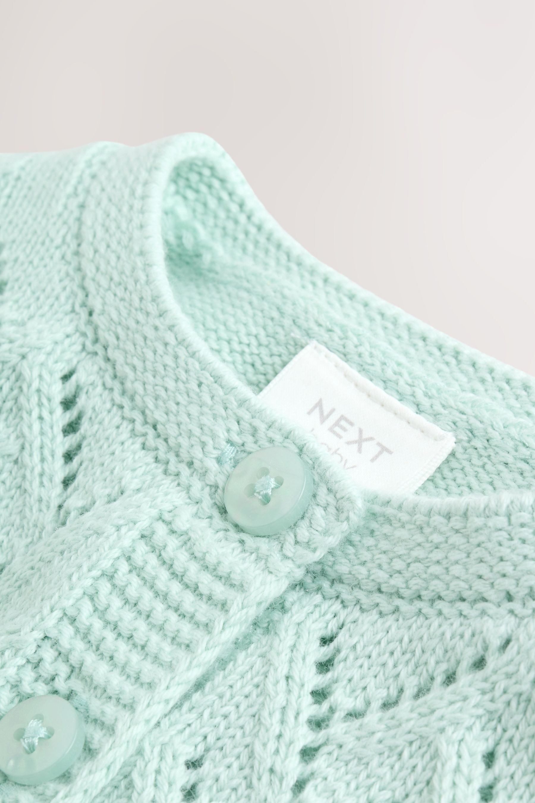 Next Strickjacke Strickjacke mit Lochmuster für Babys (1-tlg)
