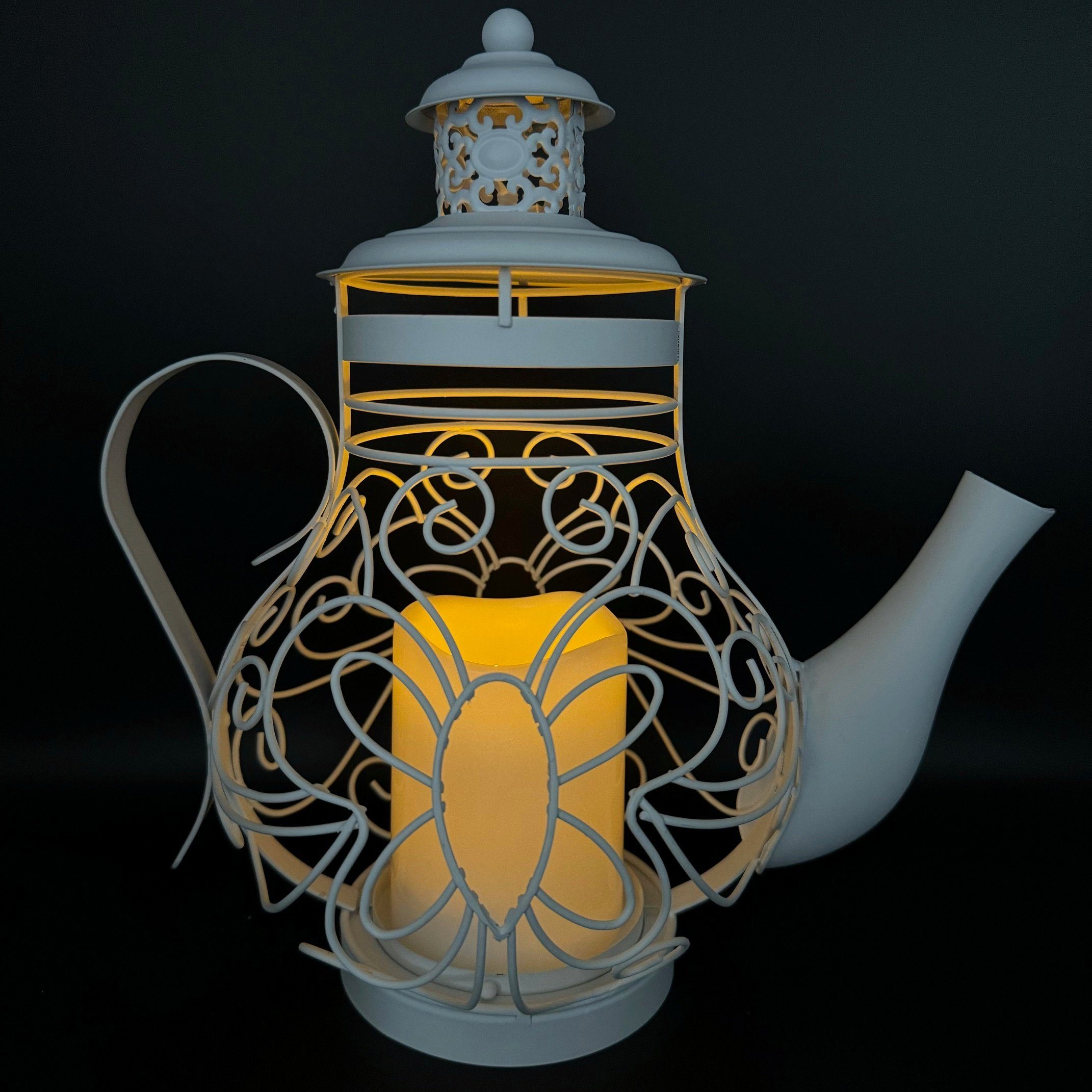 Online-Fuchs LED-Kerze mit Acrylflamme und Timer in einer weißen vintage Teekanne - (Deko Kerzen), Innen- und Außenbereich