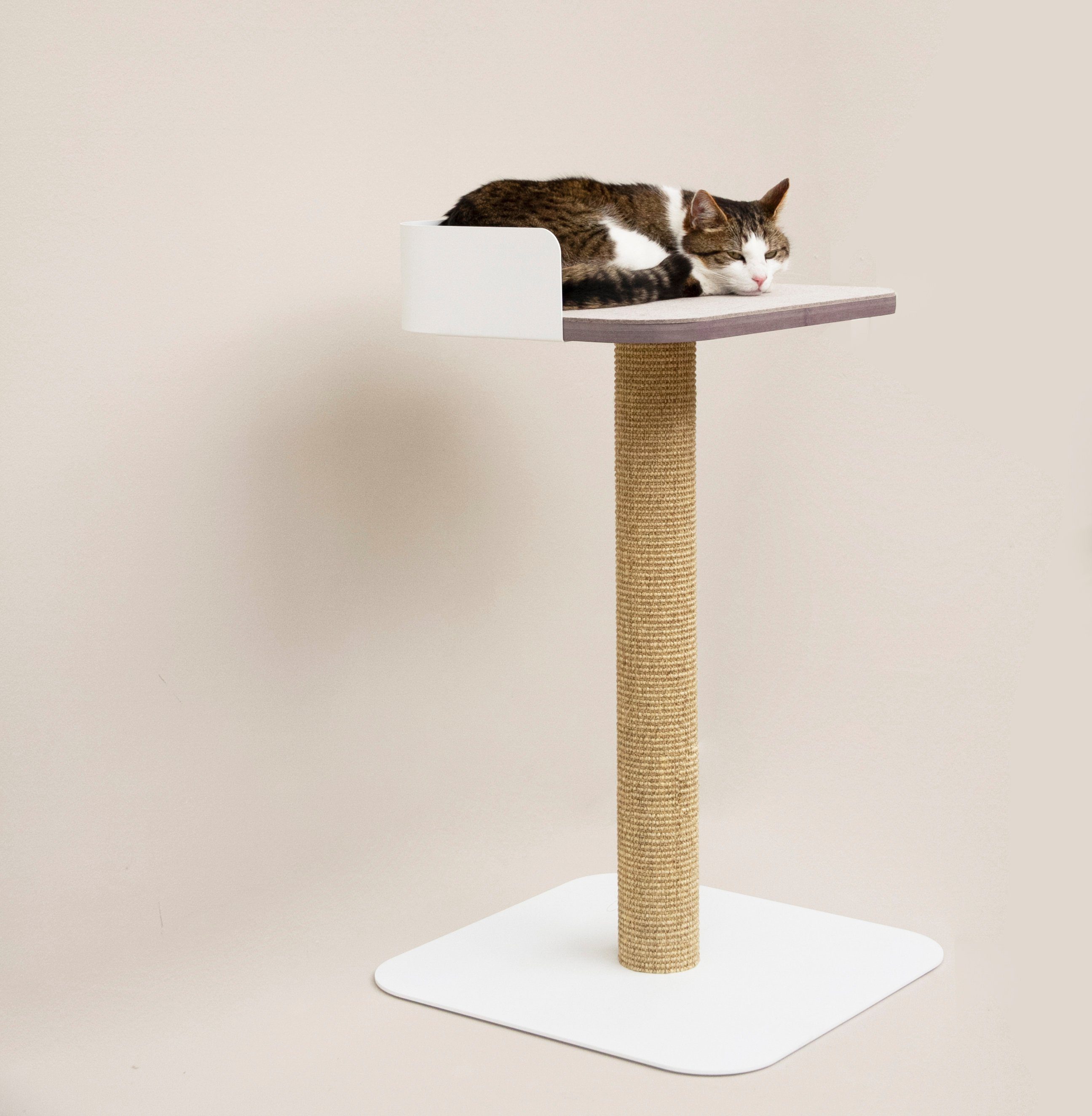 LucyBalu Kratzbaum PLATEAU Katzen Kratz- & Liegeturm, Vollholzstamm - Wei%C3%9F