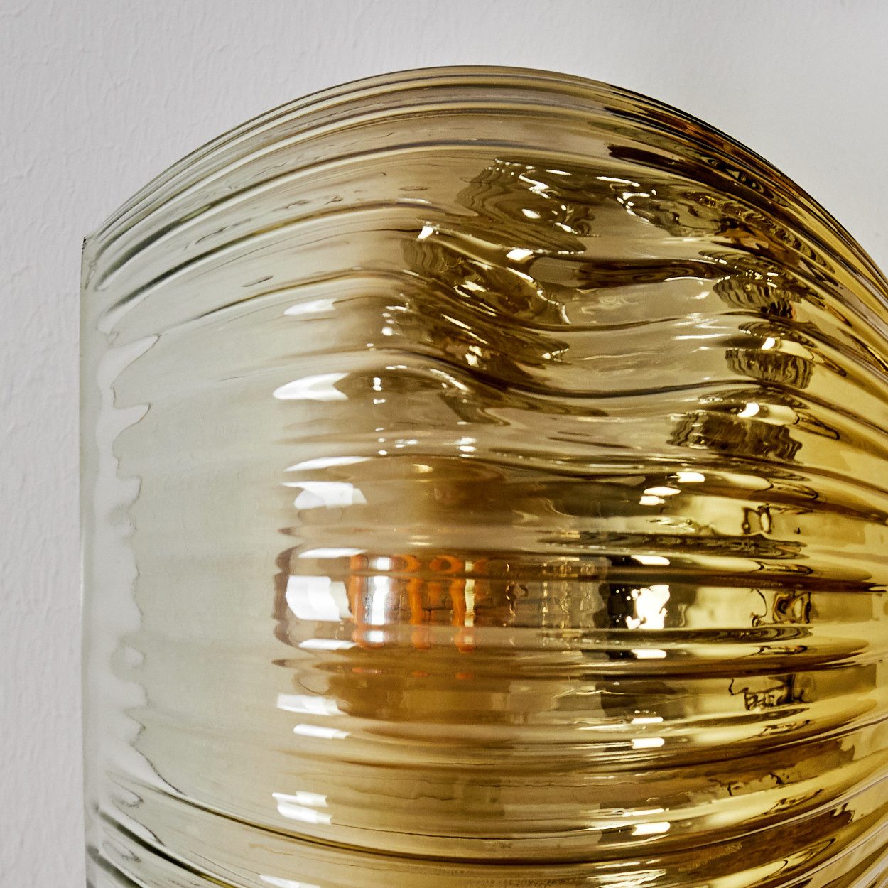 hofstein Wandleuchte Wandlampe aus Metall/Riffelglas, Schwarz/Gold/Chrom/Rauch/Kupfer/Klar, ohne Leuchtmittel, moderne Wandleuchte im Retro/Vintage-Design (Schirme 15 cm), E14