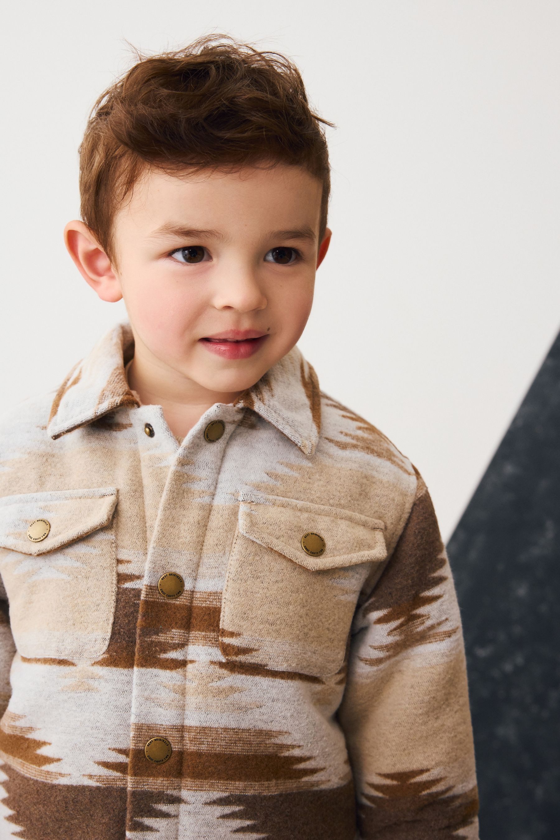 Next Hemdjacke Gemusterte Hemdjacke mit Teddyfellfutter (1-St)