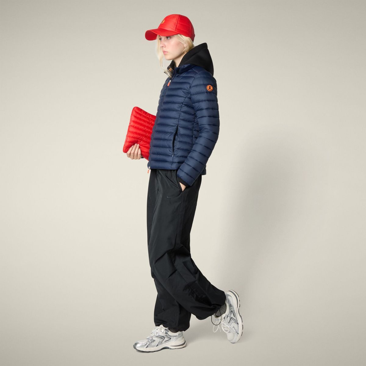 SAVE THE DUCK Outdoorjacke Carly Stilvolle und warme Damenjacke aus umweltfreundlichem Nylon, ideal
