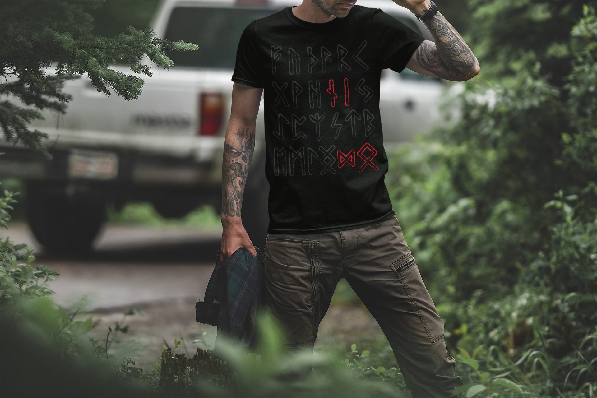 Baddery Print-Shirt Wikinger Tshirt: "Odin Runen" - Viking Shirt Männer, hochwertiger Siebdruck, auch Übergrößen, aus Baumwolle – Bild 2 von 3