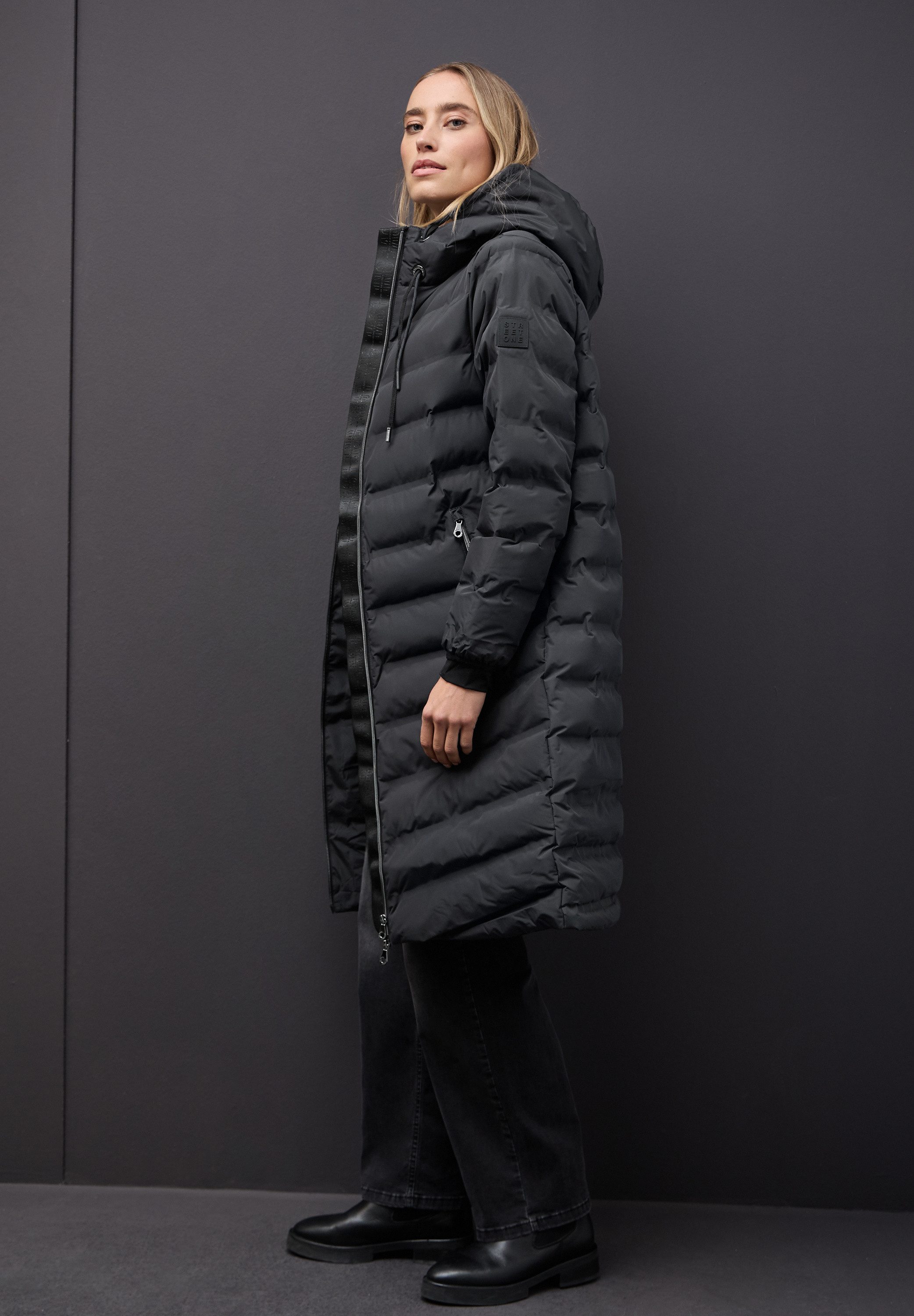 STREET ONE Steppjacke Damenmantel mit Kapuze und geklebten Nähten