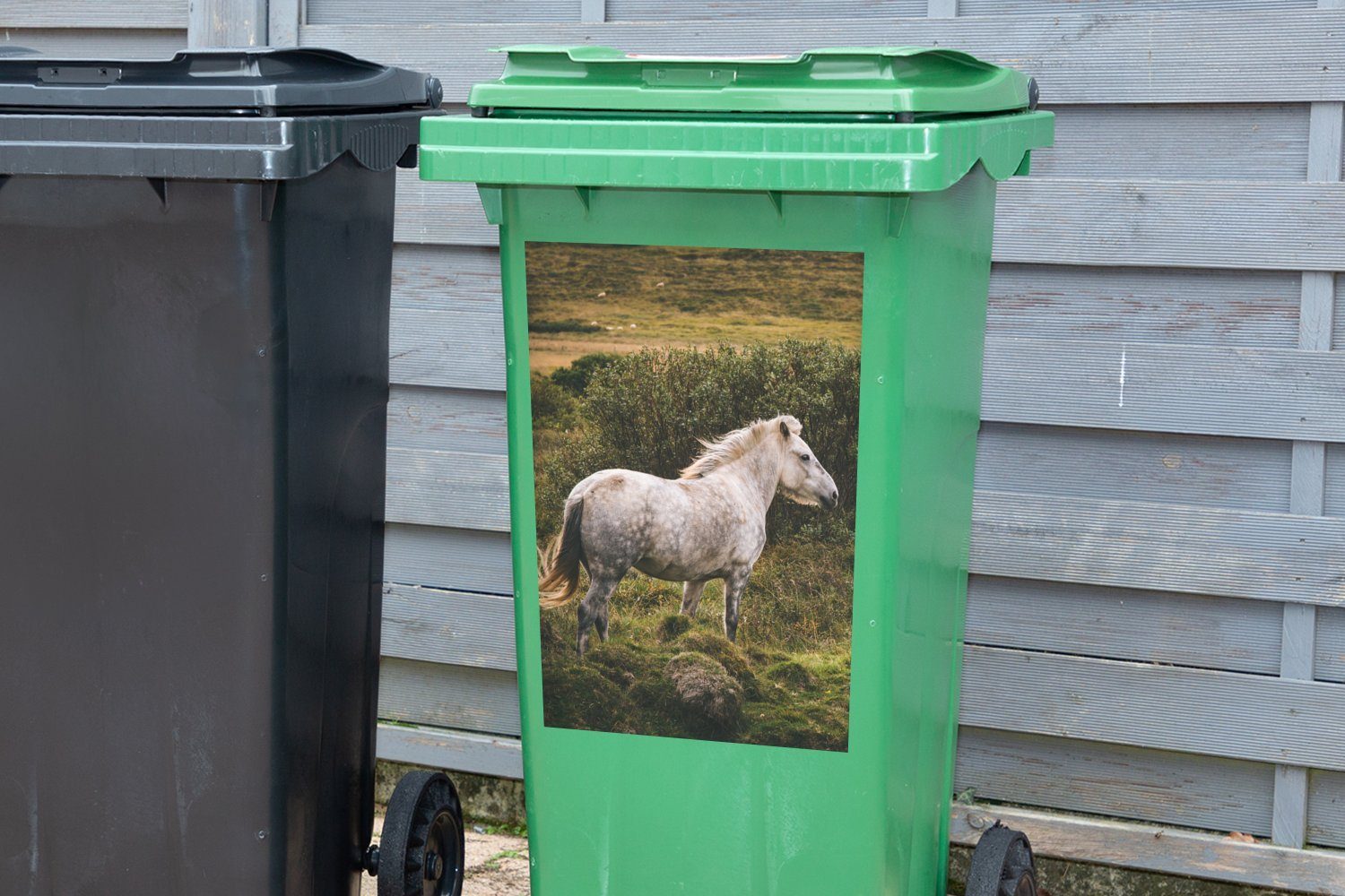 Weiß - St), - Wandsticker Mülltonne, (1 Pferd Container, MuchoWow Sticker, Mülleimer-aufkleber, Gras Abfalbehälter