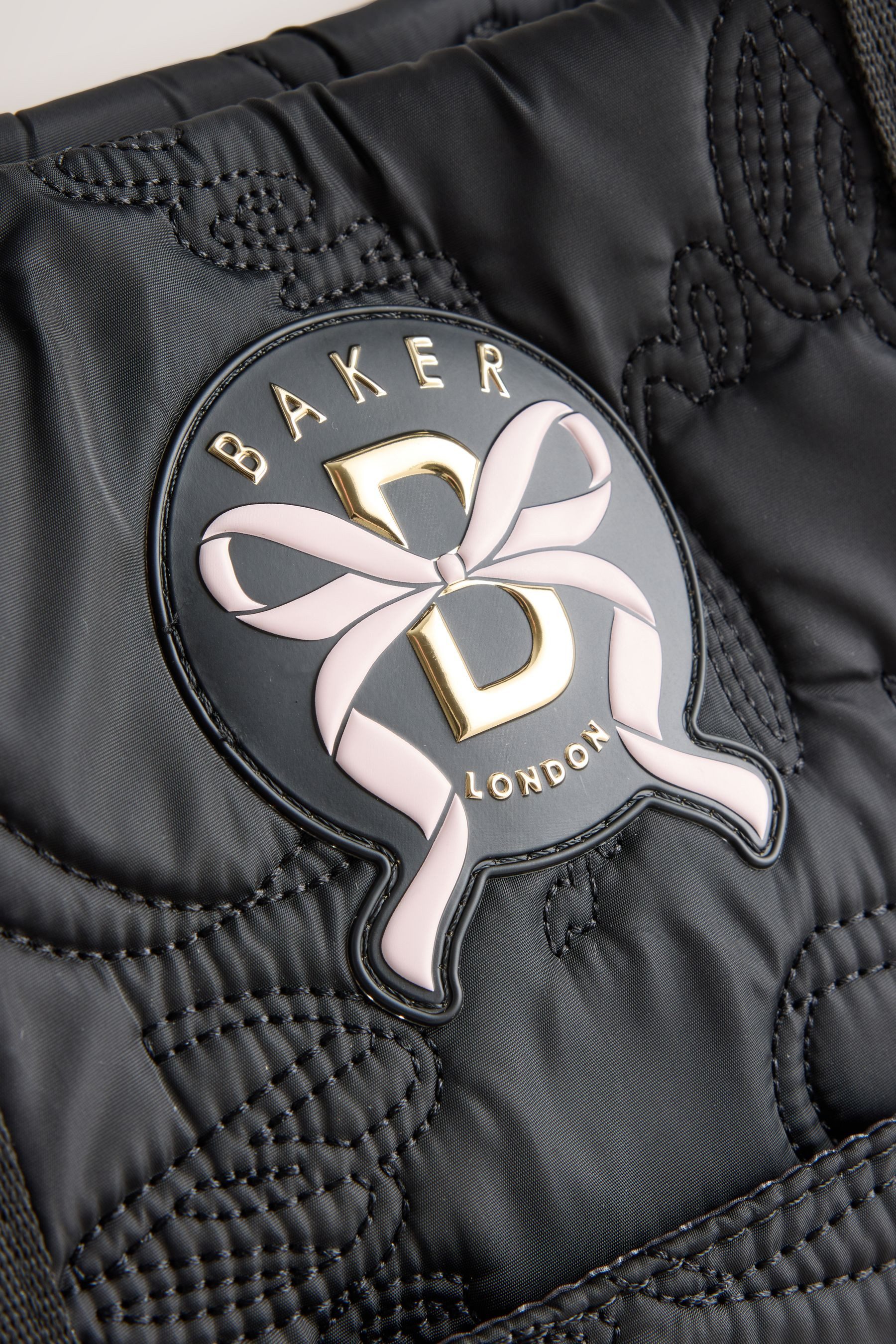 Baker by Ted Baker Einkaufsbeutel Baker by Ted Baker Tragetasche in Steppoptik – Bild 4 von 5