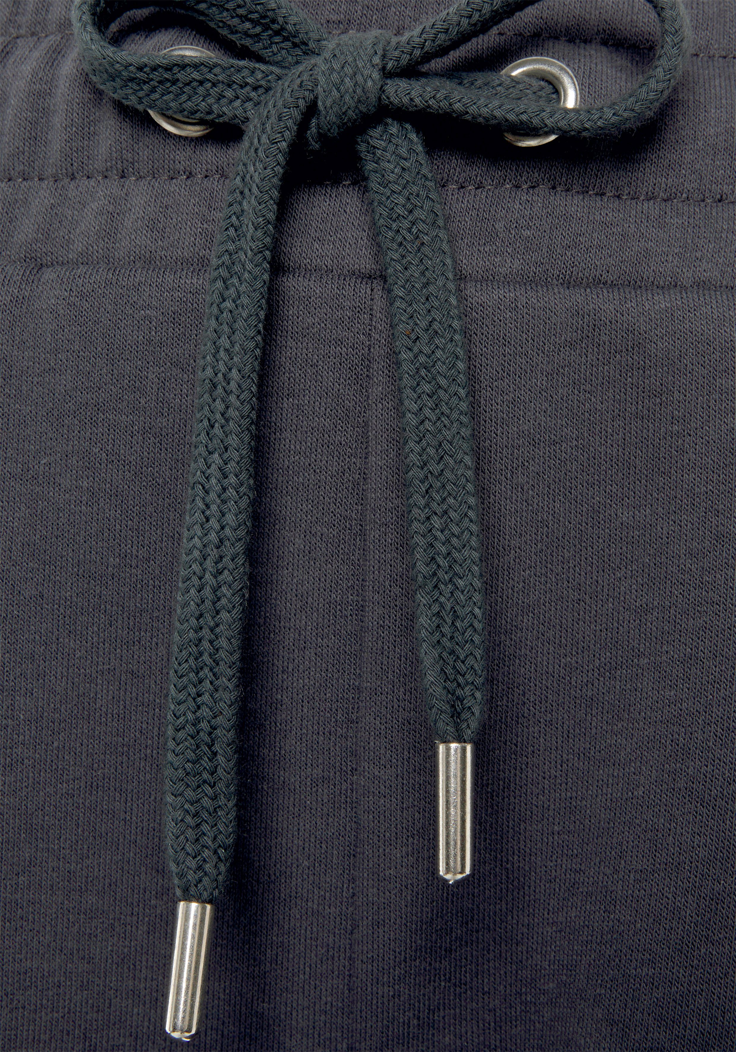 LASCANA Sweathose Loungehose mit seitlichen Taschen und Logostickerei, Loungewear