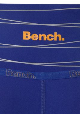 Bench. Funktionsshorts mit reflektierenden Details und Logo-Tape