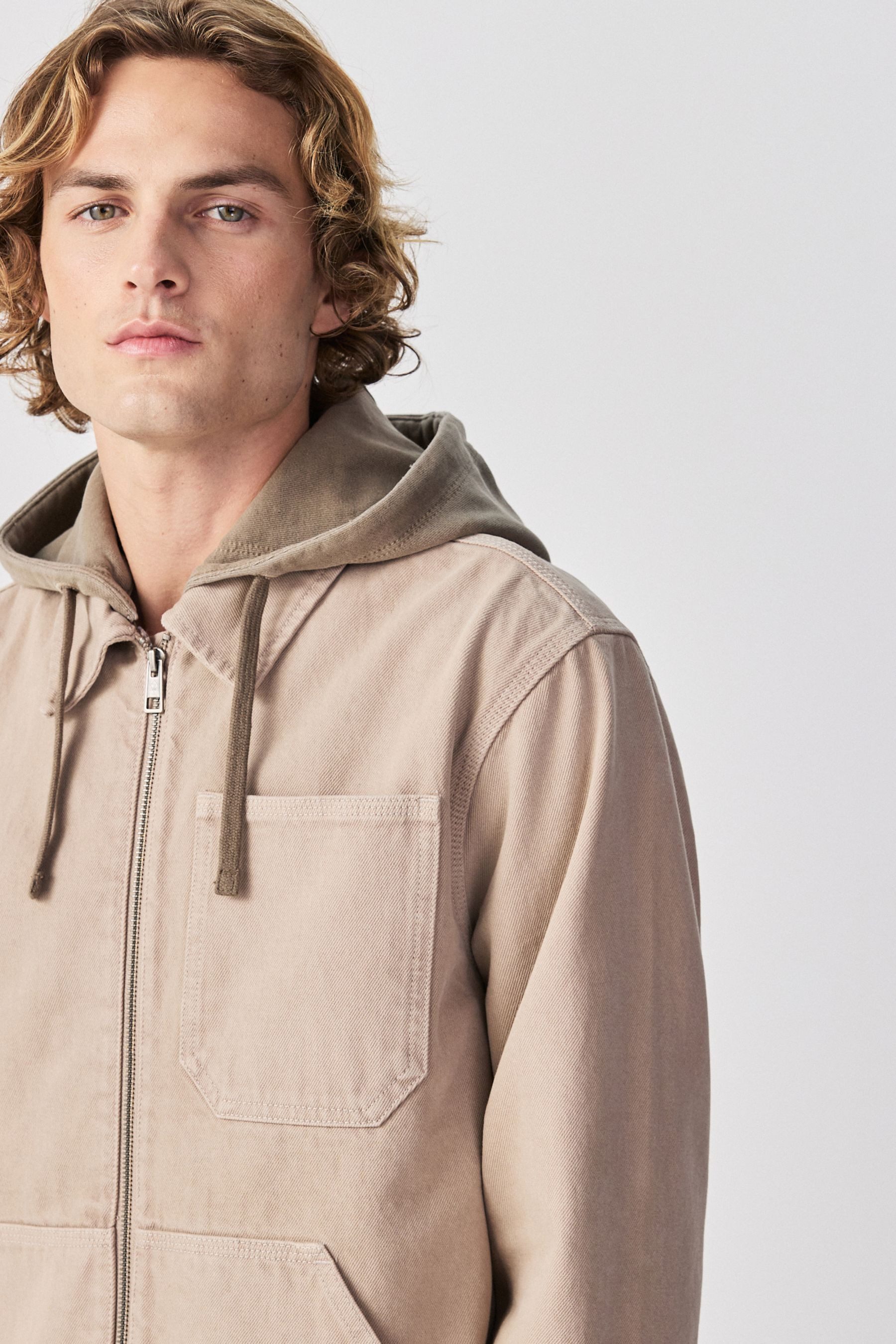 Next Jeansjacke Denimjacke mit Reißverschluss und Kapuze (1-St)