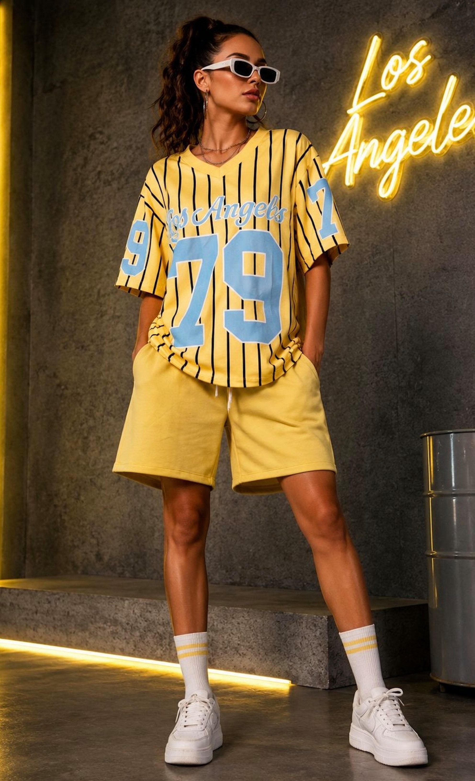 Worldclassca T-Shirt & Shorts Worldclassca 2tlg Oversize SET Shirt + Shorts Jogginganzug Los Angeles Neue Kollektion - Stilvolle und gemütliche Streetwear Mode für Damen