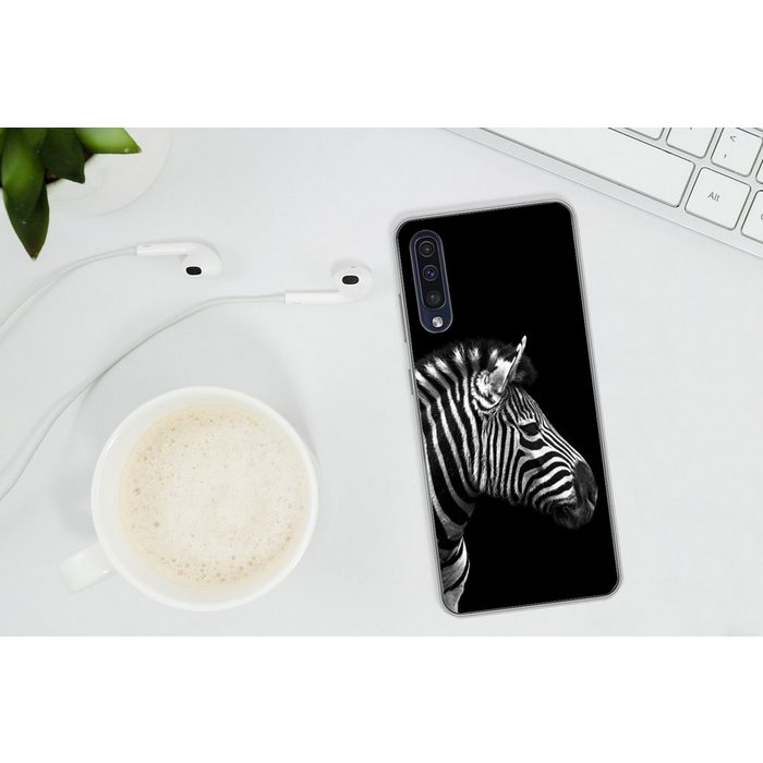 MuchoWow Handyhülle Zebra - Schwarz - Weiß - Porträt - Tiere Handyhülle Samsung Galaxy A30s Smartphone-Bumper Print Handy AR12309