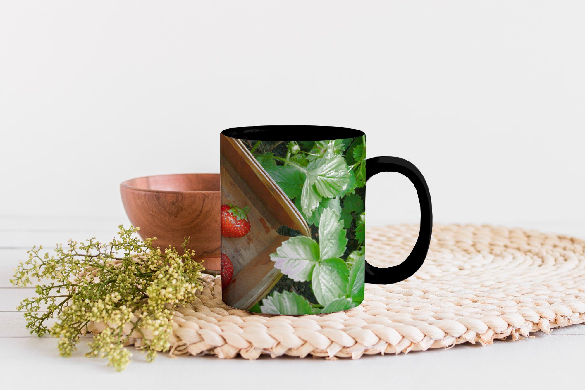 MuchoWow Tasse Erdbeere - Pflanze Zaubertasse, - Kaffeetassen, Keramik, Teetasse, Geschenk Korb, Farbwechsel
