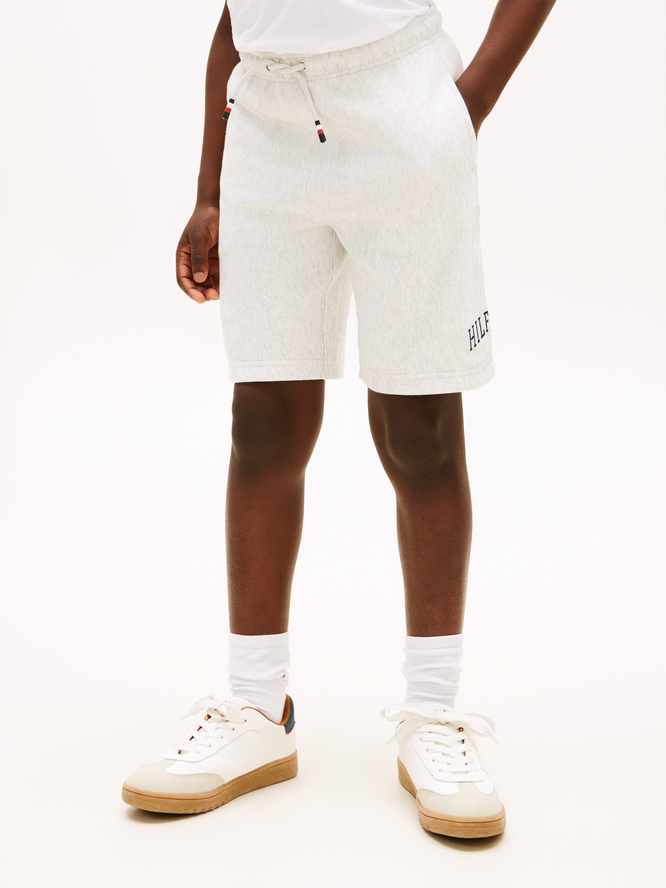 Tommy Hilfiger Sweatshorts HILFIGER VARSITY WIDE SWEATSHORT Kinder bis 16 Jahre, regular fit – Bild 2 von 5