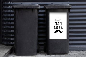 MuchoWow Wandsticker Zitate - Kleine Männerhöhle - Sprichwörter - Jungen - Kind (1 St), Mülleimer-aufkleber, Mülltonne, Sticker, Container, Abfalbehälter