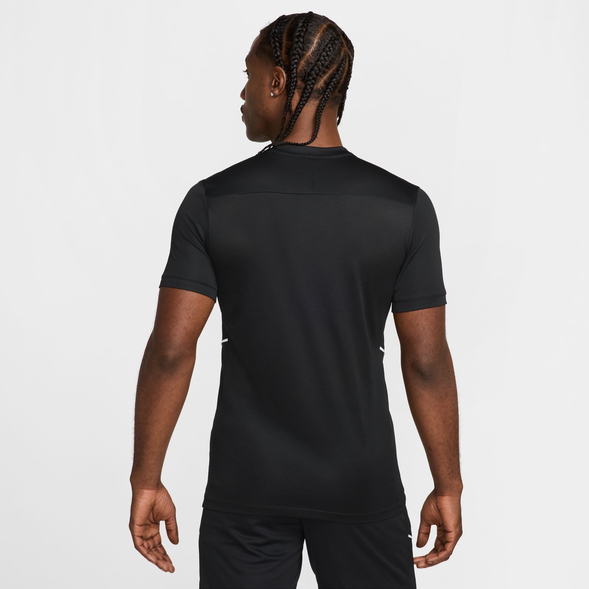 Nike Fußballtrikot Nike Academy Men's Dri-FIT Short-Sleeve Soccer Top für Training und Freizeit, mit seitlichen Mesh-Einsätzen, Kurzarm
