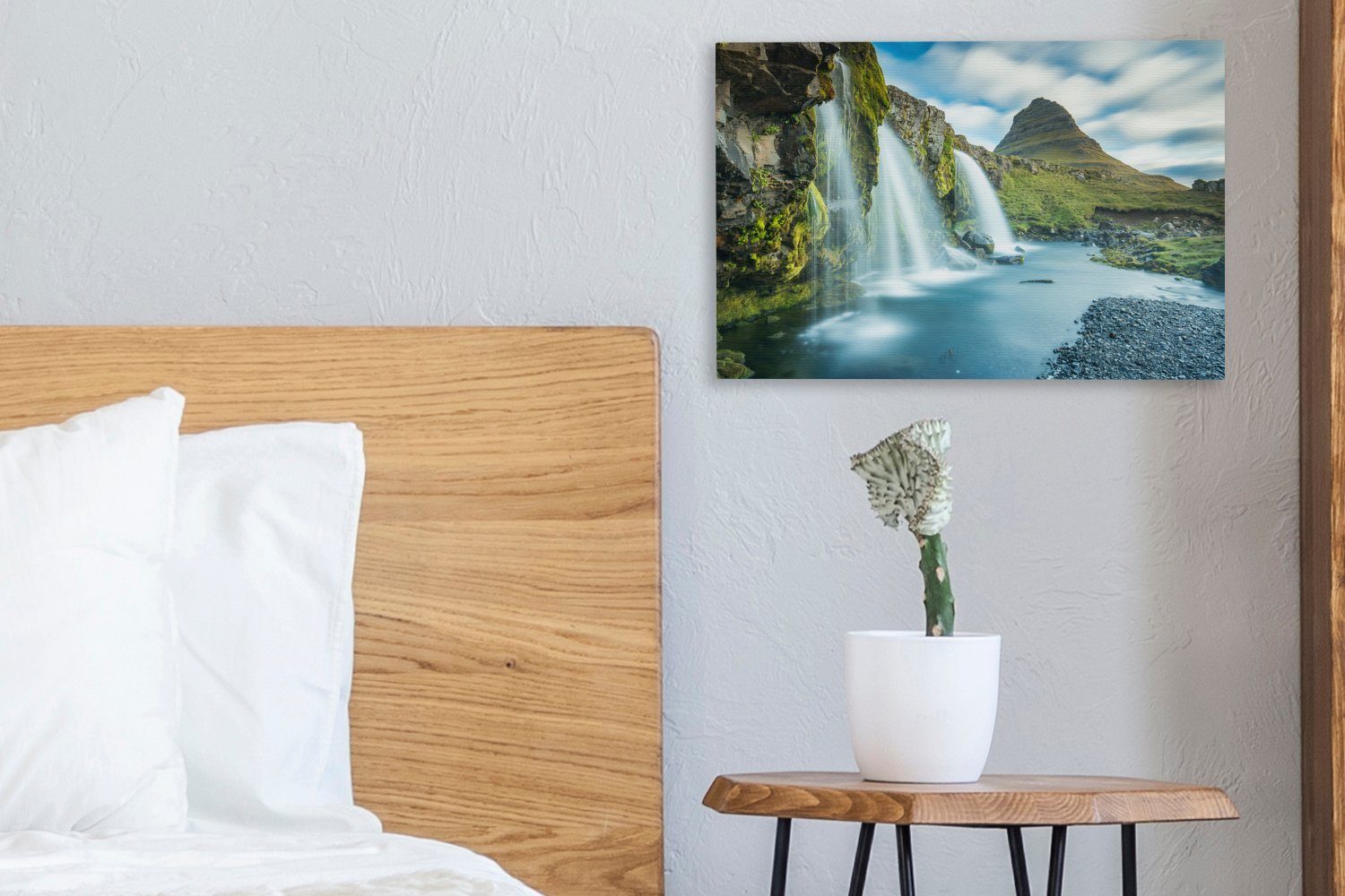 OneMillionCanvasses® Leinwandbild Wasserfälle, die in (1 im See Aufhängefertig, Leinwandbilder, Wanddeko, Vatnajökull-Nationalpark, Wandbild 30x20 St), isländischen cm einen