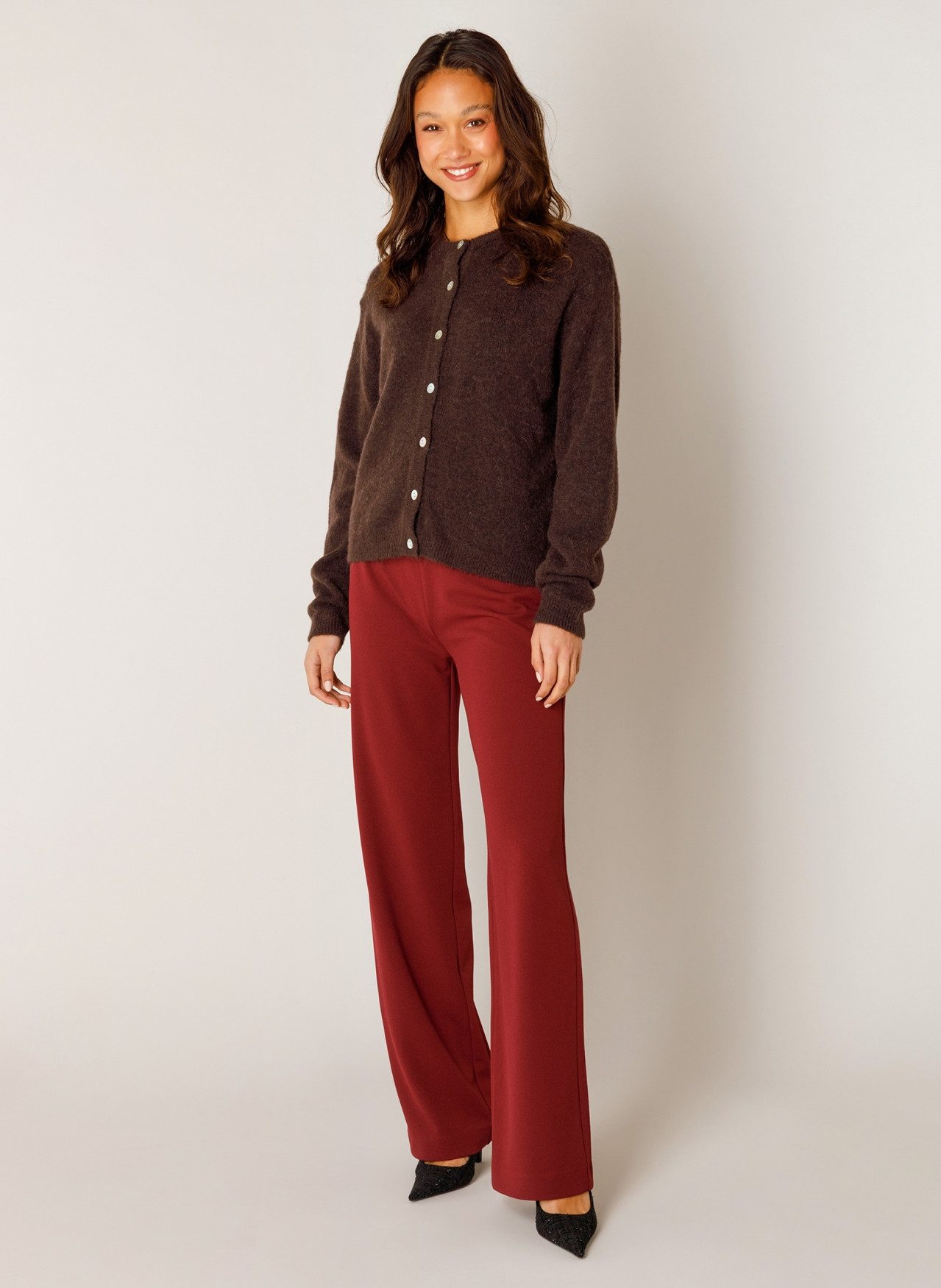Base Level Cardigan Yuli mit Woll-Anteil und Knopfleiste – Bild 3 von 5