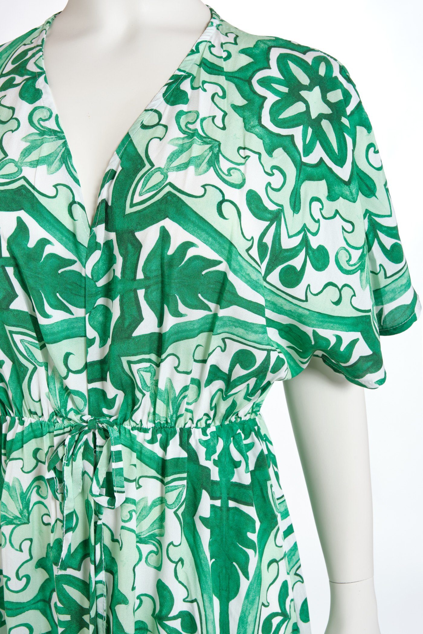 PEKIVESSA Sommerkleid Midikleid gemustert mit (1-tlg) V-Ausschnitt grün-ecru und Volants