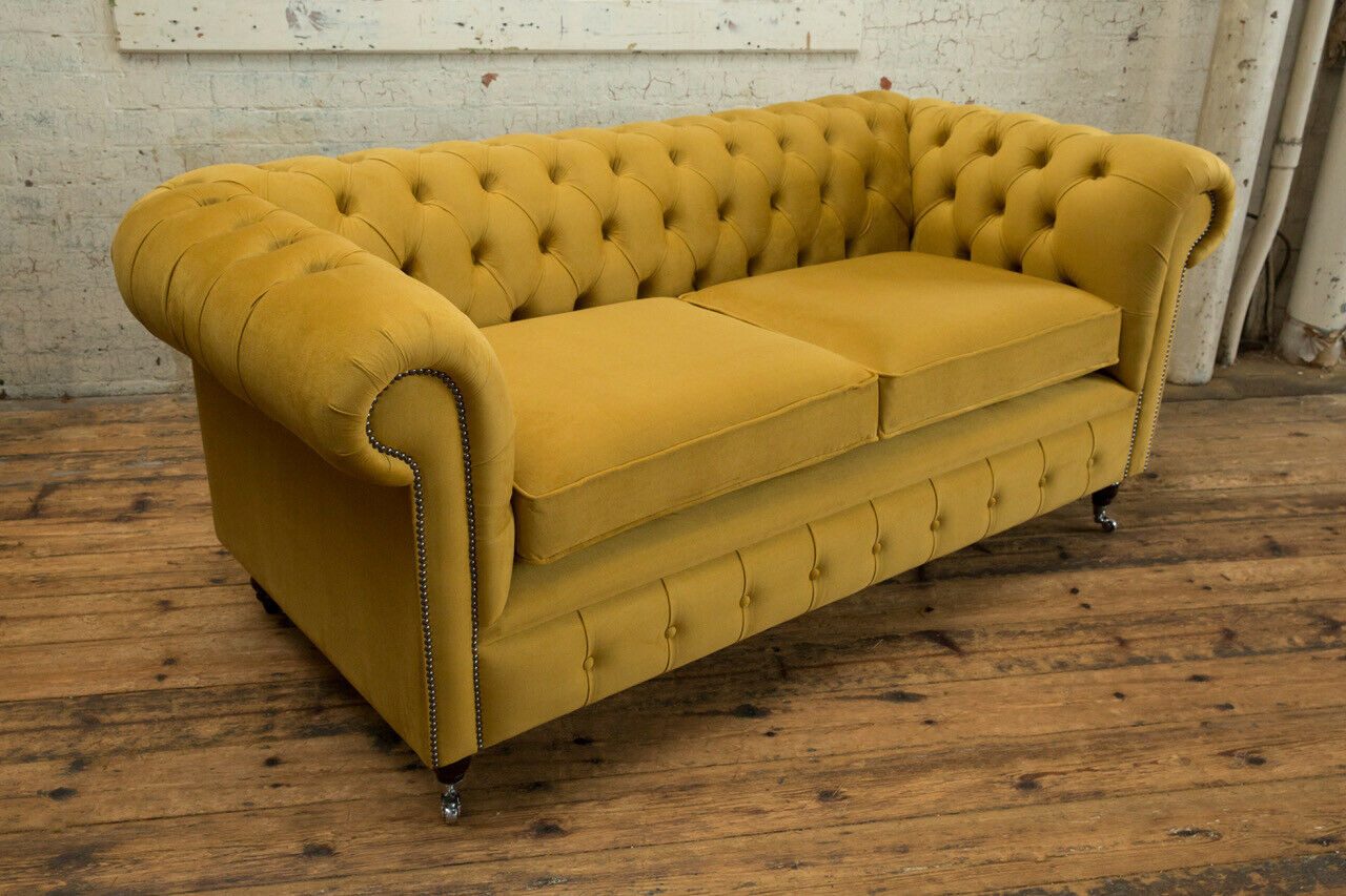 Xlmoebel Chesterfield-Sofa Zweisitzer Sofa in gelbem Leder-Textil-Design mit Knopfverzierungen, Hergestellt in Europa