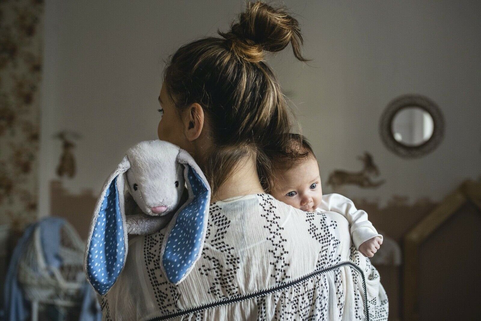 Einschlafhilfe Baby Einschlaf- Kaninchen und mit Rauschen, Durchschlafhilfe rosa Whisbear Spieluhr Kuscheltier
