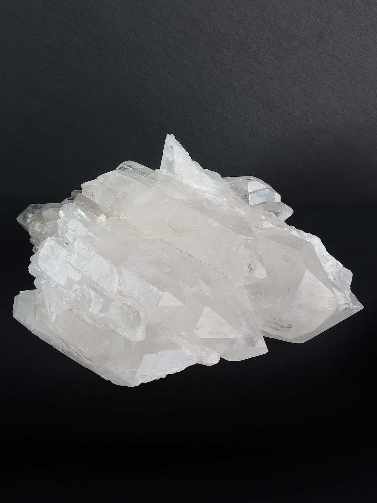 StoneTrip Mineralstein Bergkristallstufe (Kristallgruppe) mit natürlichen Kristallspitzen, (1-St), Bergkristall