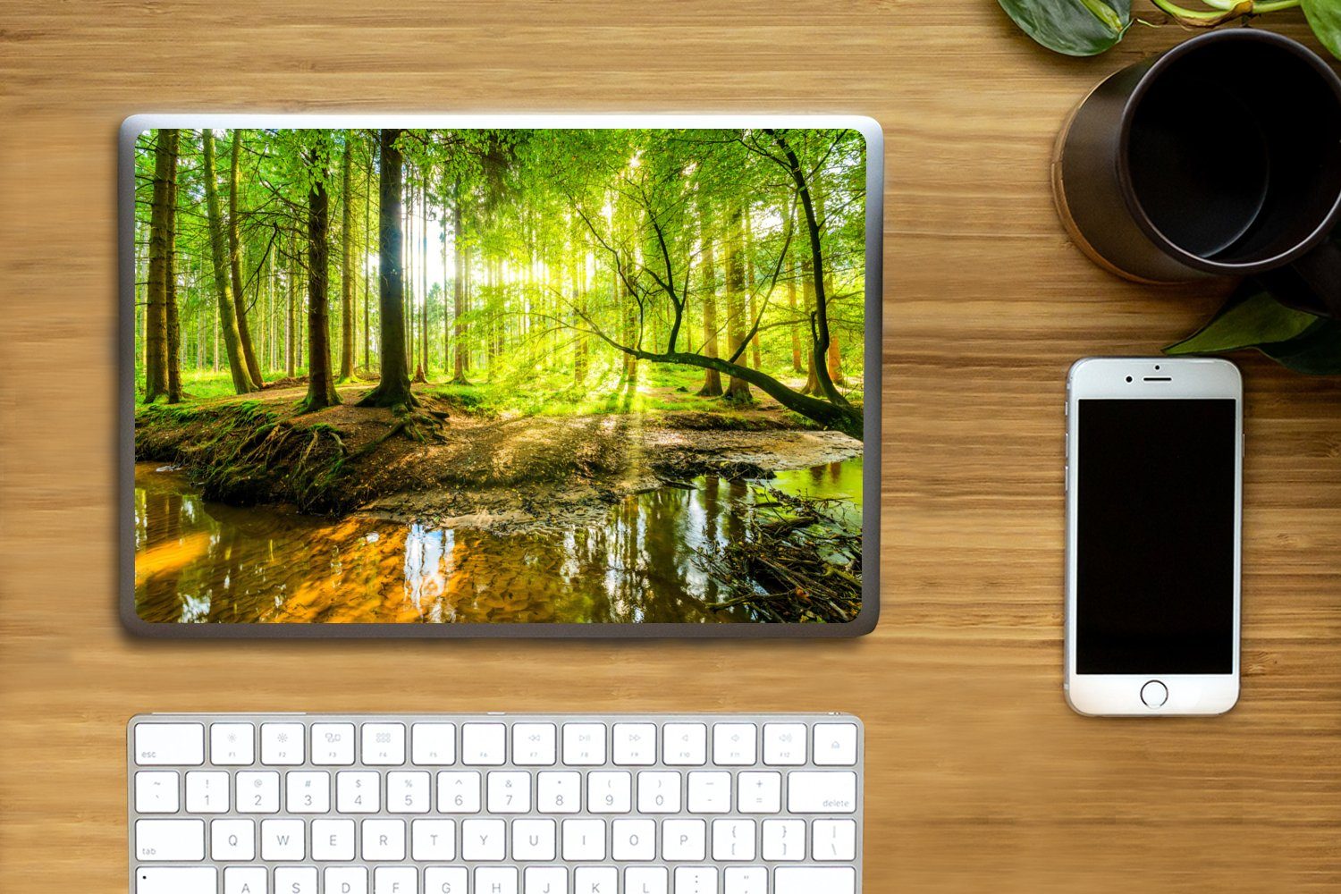 MuchoWow Laptop-Aufkleber Wald - Landschaft - Wasser - Bäume - Sonne - Grün - Natur, (1tlg), Laptop Folien Cover, Aufkleber, Sticker, Schutz vor Kratzern, 25x18 cm
