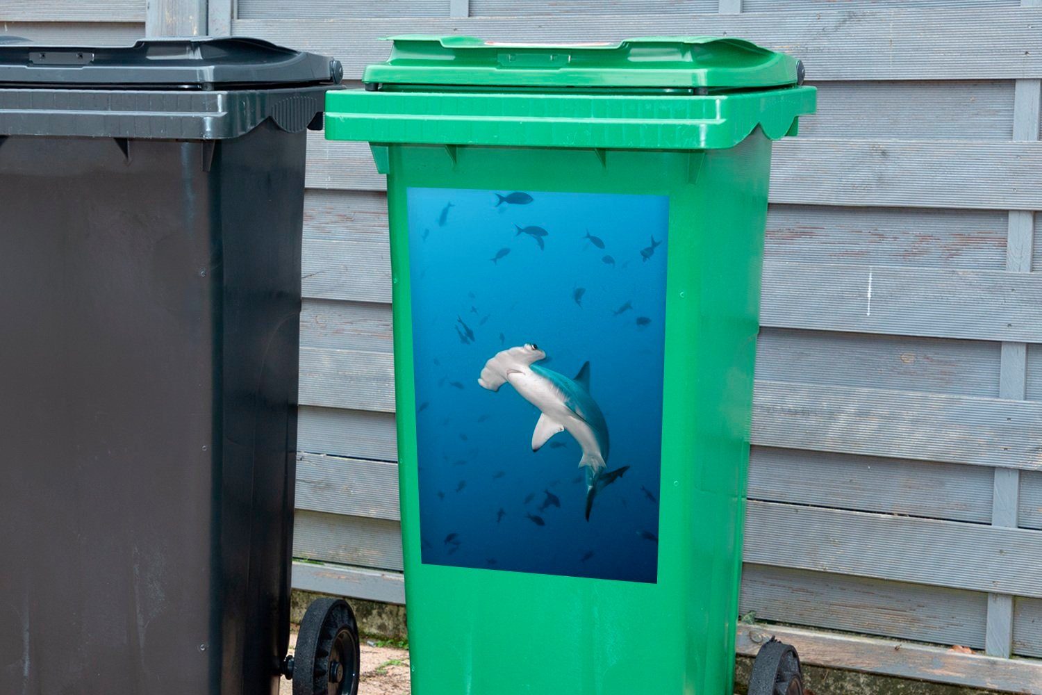 Mülltonne, Fischen (1 Sticker, dunklen großer Ozean St), Mülleimer-aufkleber, Ein Wandsticker Container, in mit Abfalbehälter einem Hammerhai MuchoWow
