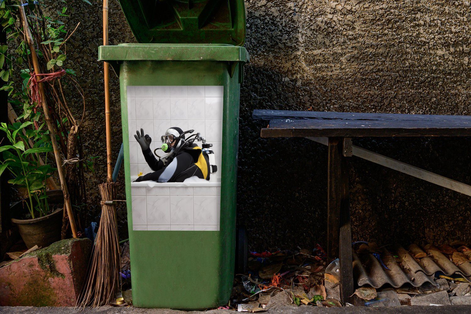 Mülleimer-aufkleber, MuchoWow Abfalbehälter Komischer Wandsticker voller Seife St), Taucher Container, Bad in (1 Sticker, Mülltonne, einem