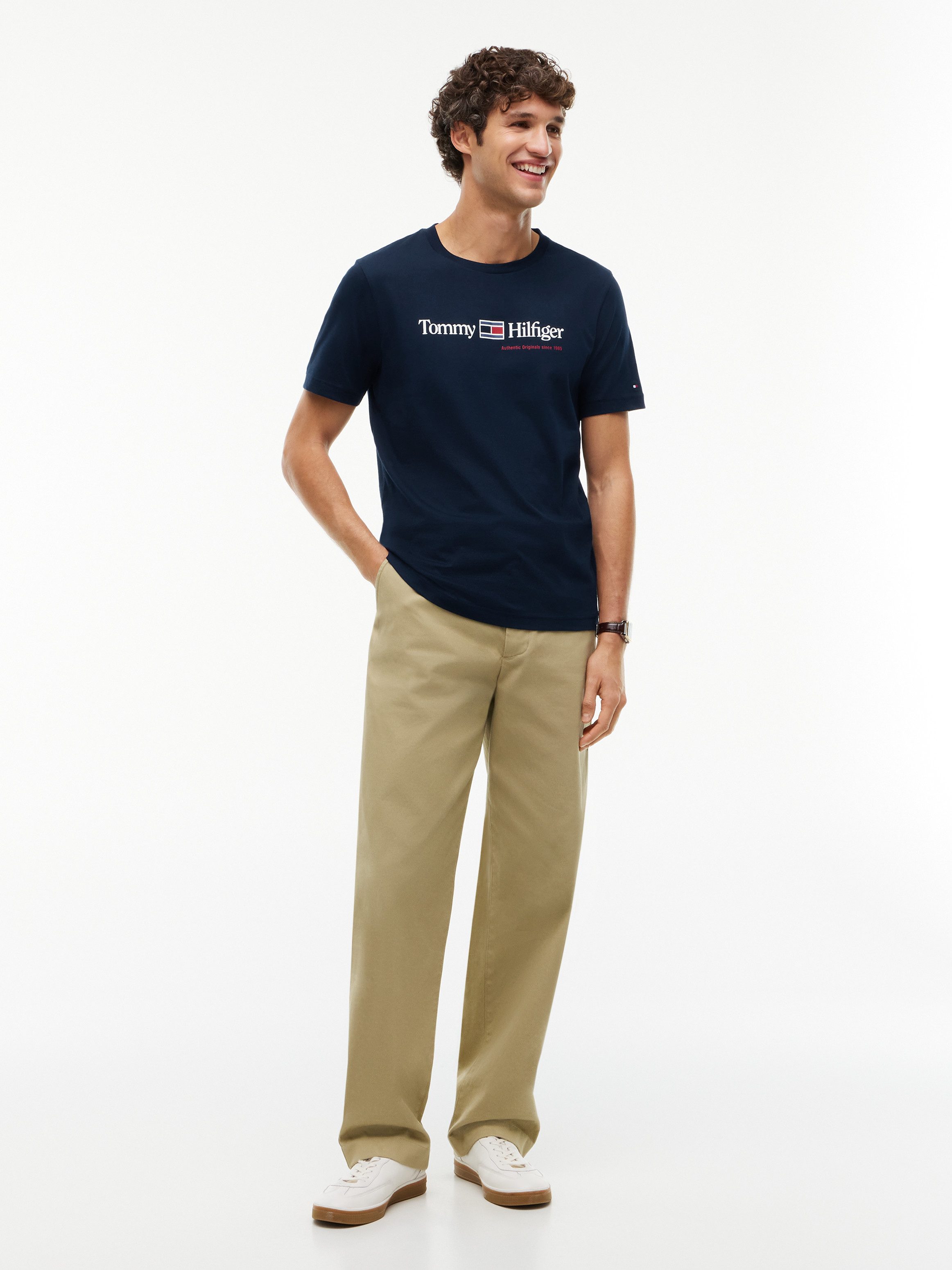 Tommy Hilfiger T-Shirt BRAND LOVE RWB GRAPHIC Auffälliger Frontprint mit Tommy Hilfiger Schriftzug, normale Passform – Bild 4 von 5