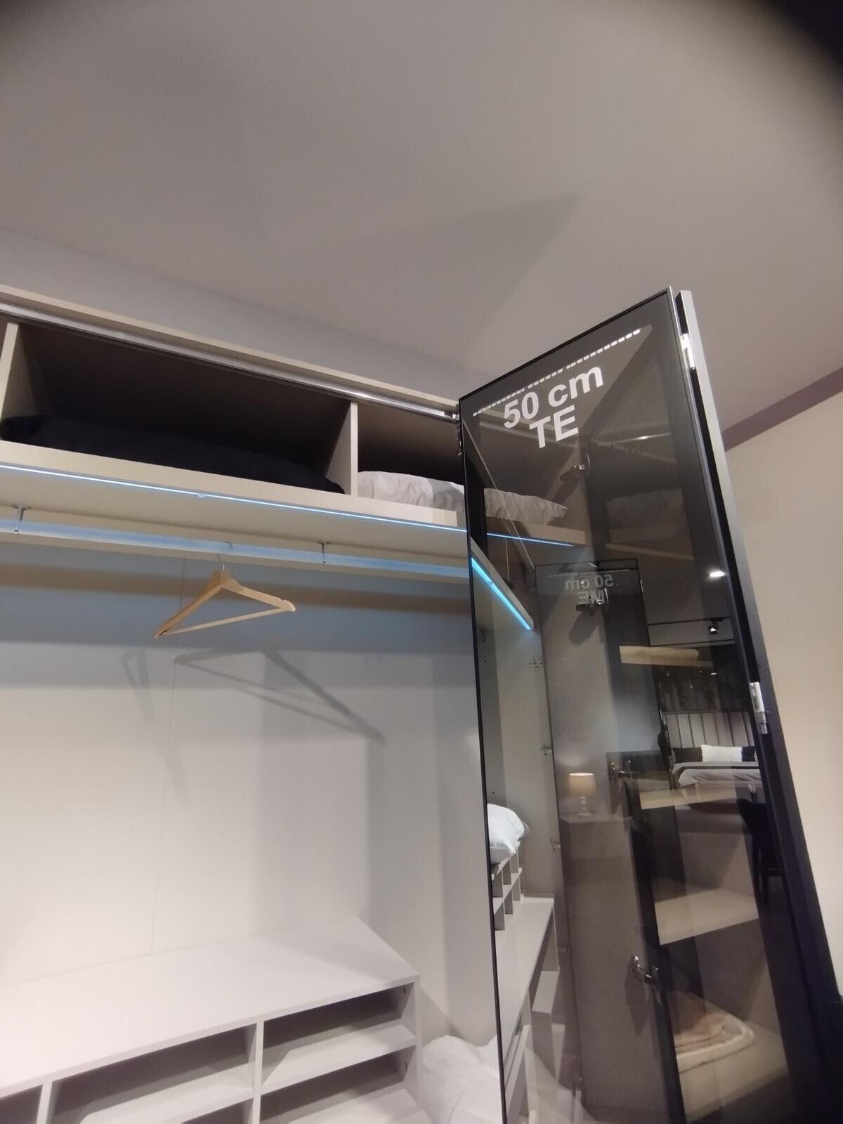 Schlafzimmer Kleiderschrank mit JVmoebel Made Europa Neu in und Hochwertiger Modern Kleiderschrank Elegantem