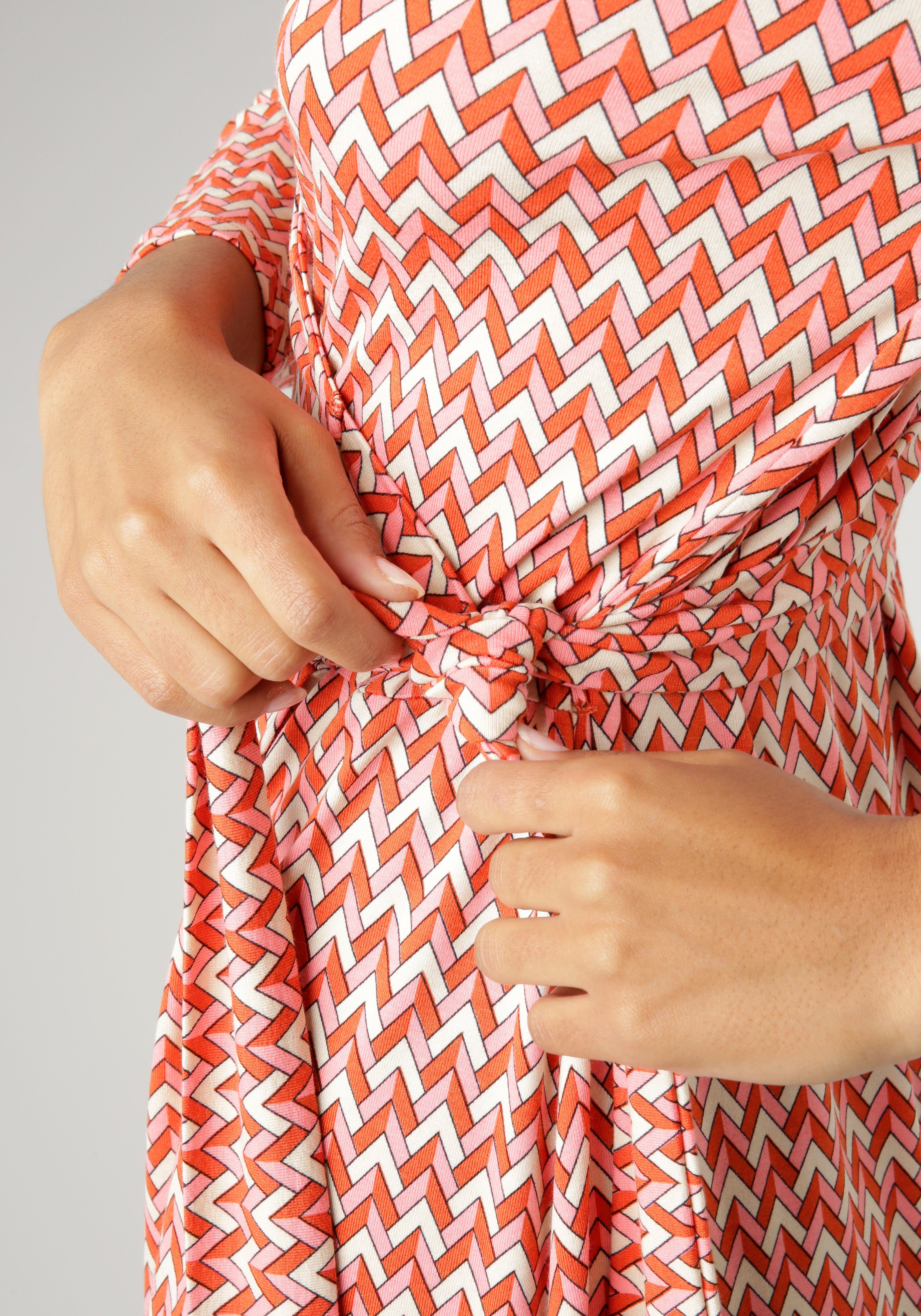 mit geometrischem seitlichem Muster Bindedetail Jerseykleid KOLLEKTION SELECTED - NEUE und Aniston
