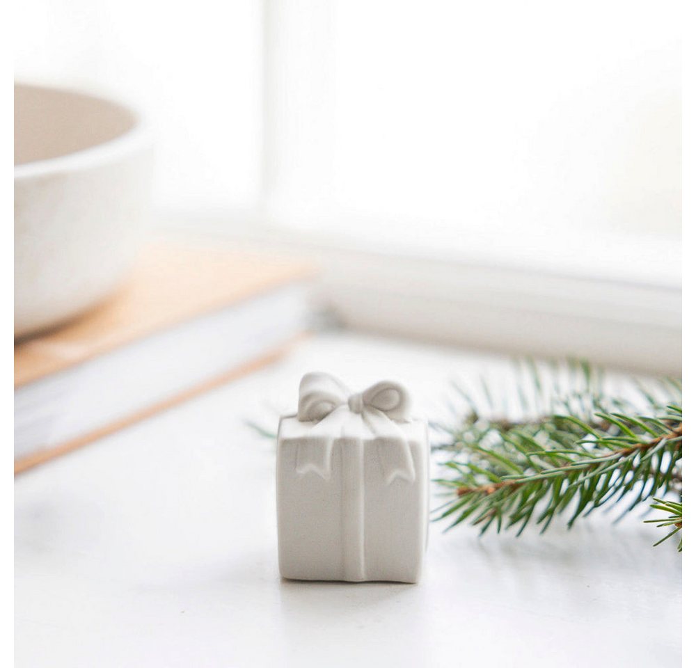 Storefactory Dekoobjekt Weihnachtsdeko Geschenk Kramhult eckig aus Keramik in weiß