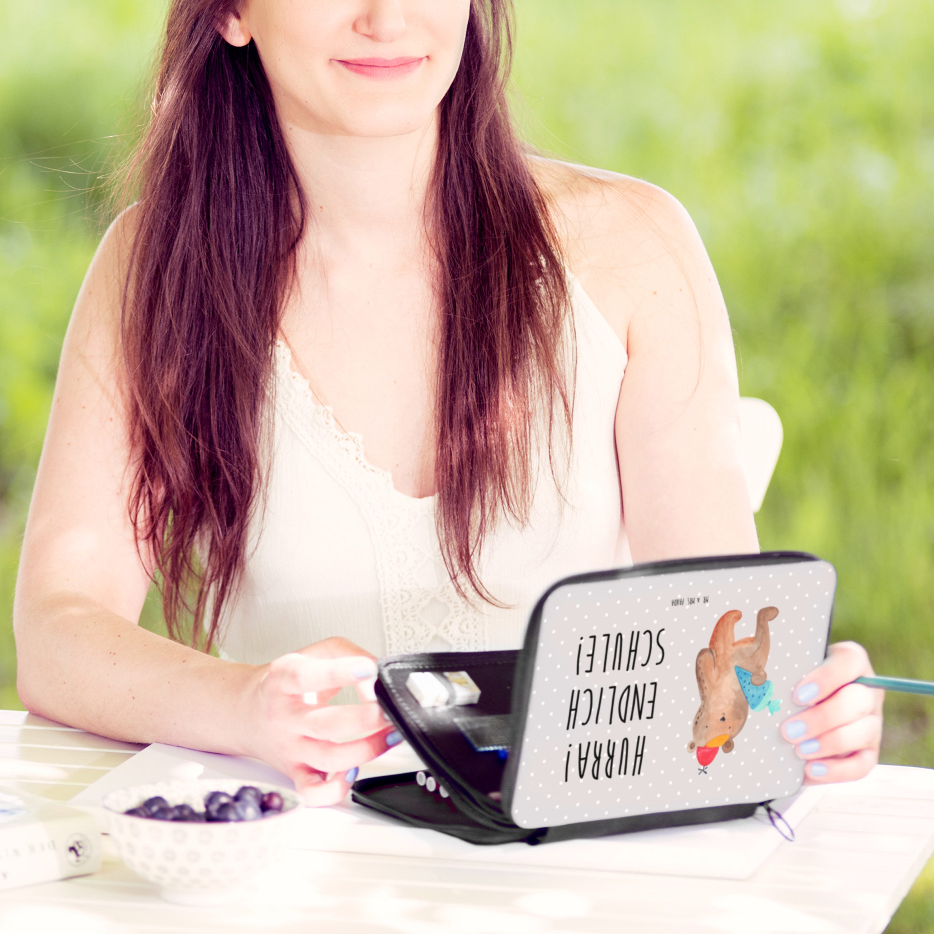 Mr. & Mrs. Panda Federmäppchen Bär Schultüte, Bleistiftetui, Grau Pastell, Federtasche, Teddy, Schul, (Packung, 1-tlg)