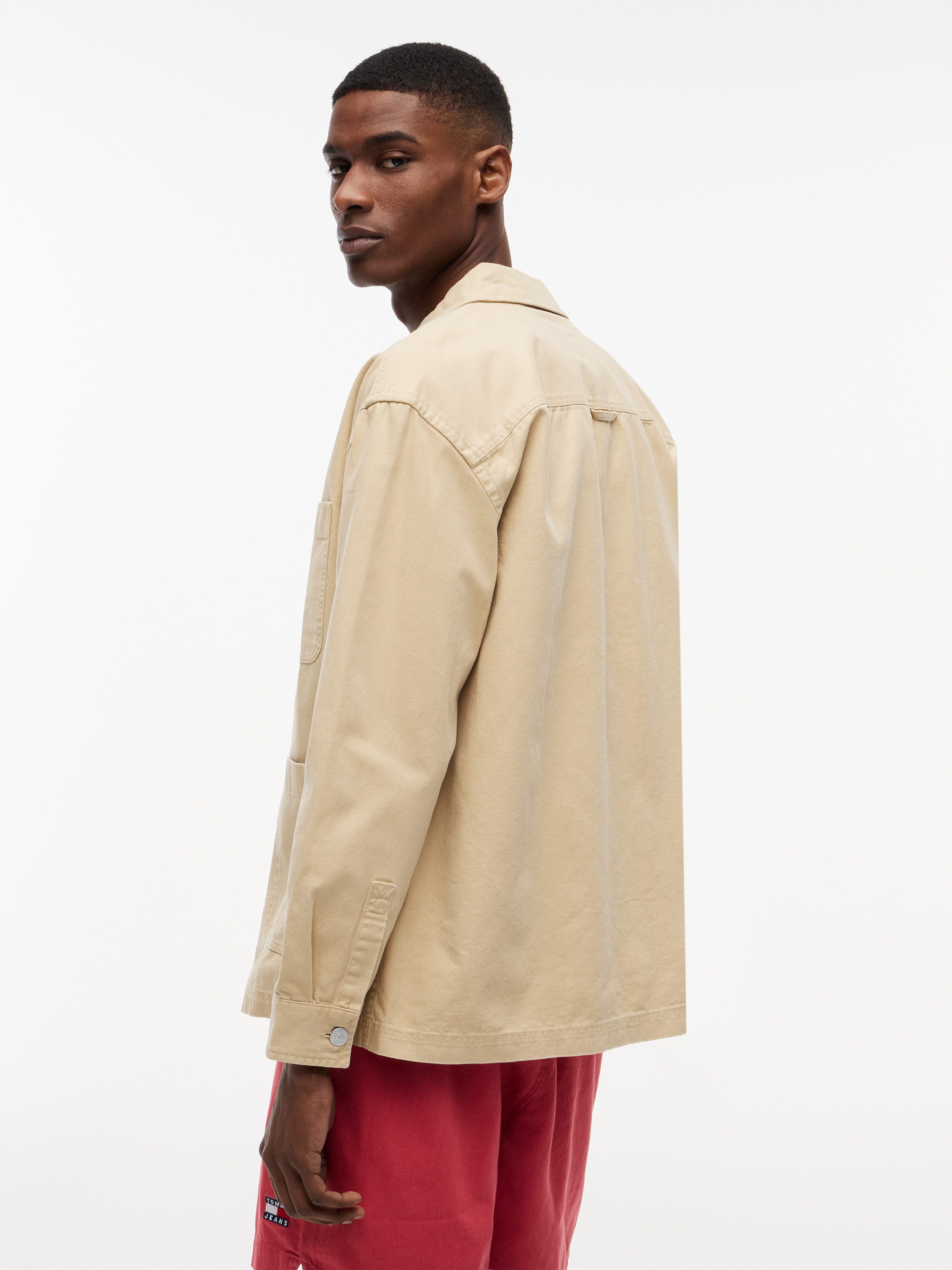 Tommy Jeans Hemdjacke TJM ESSENTIAL OVERSHIRT leicht überschnittene Schultern, halbgespreizter Kragen