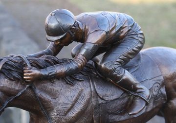 Bronzeskulpturen Skulptur Bronzefigur Jockey mit Pferd