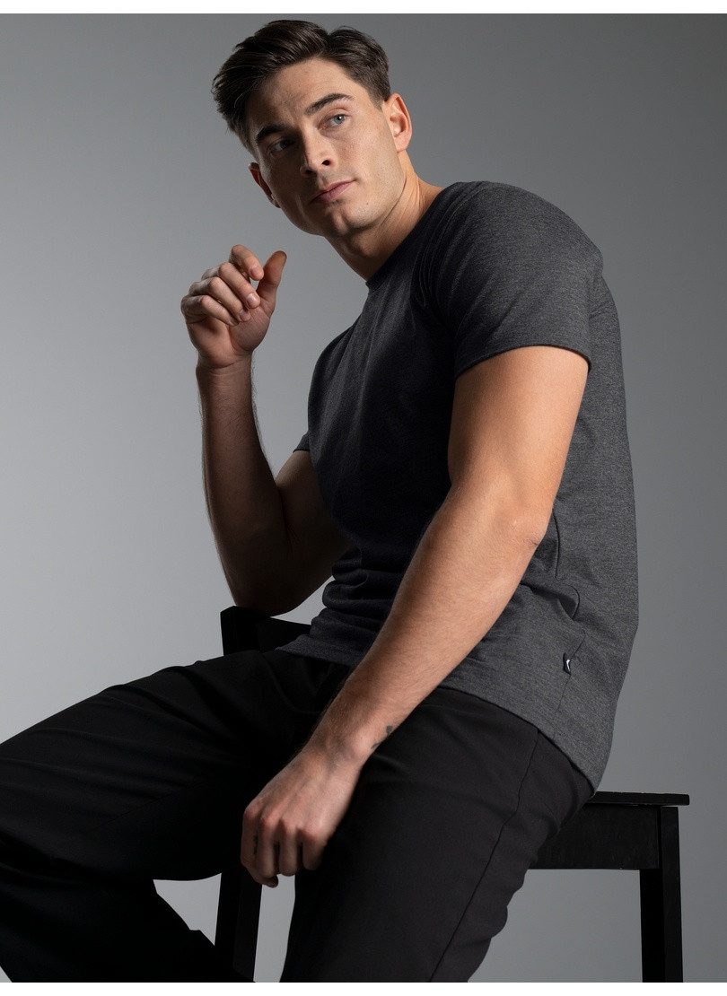 Trigema T-Shirt TRIGEMA Slim Fit T-Shirt aus DELUXE Baumwolle (1-tlg) günstig online kaufen