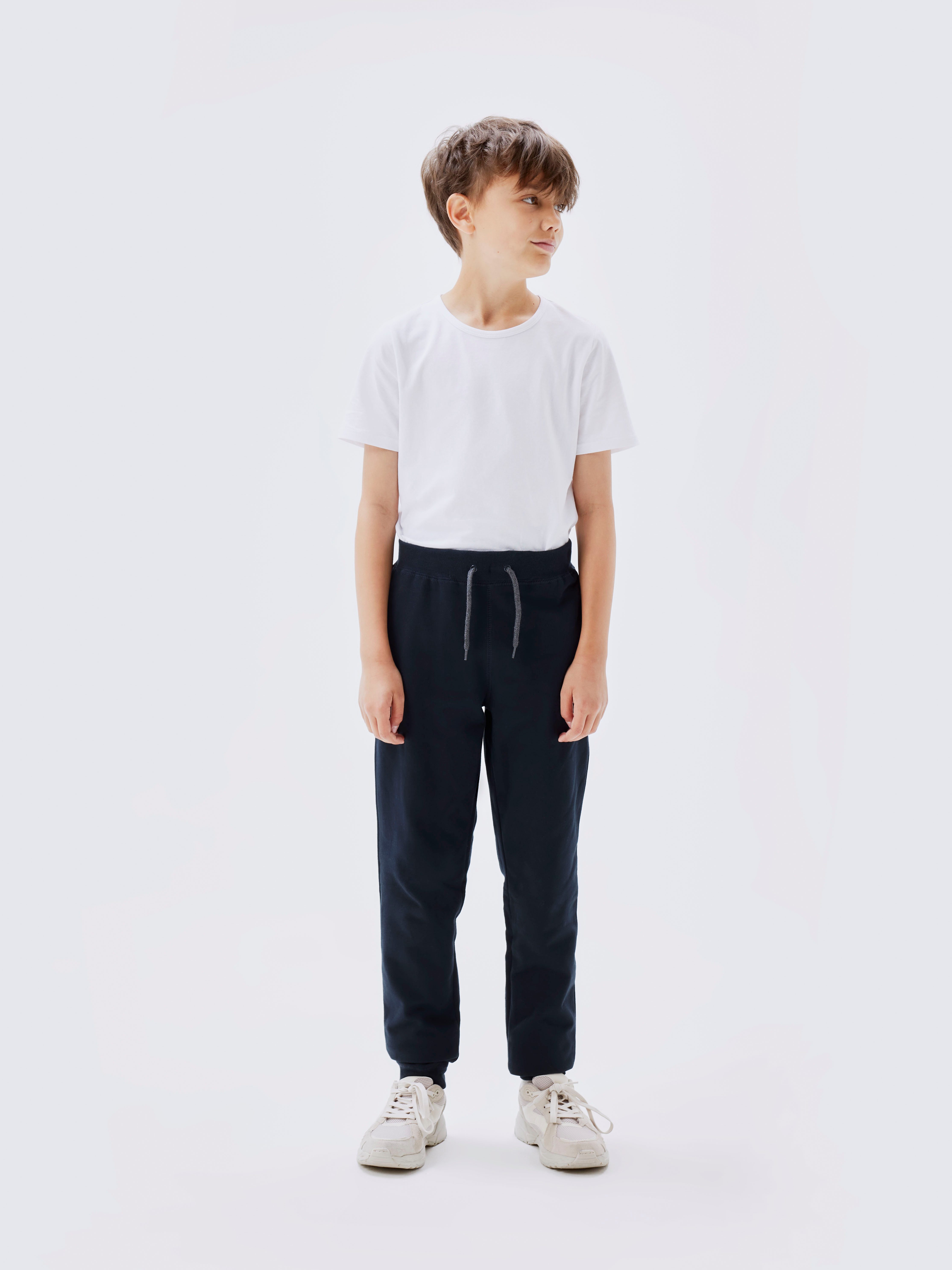 Name It Sweathose NKMSWEAT – Jogger mit verstellbarem Bund und Rippbündchen unifarben, casual, regular fit, angeraute Sweatware – Bild 3 von 5