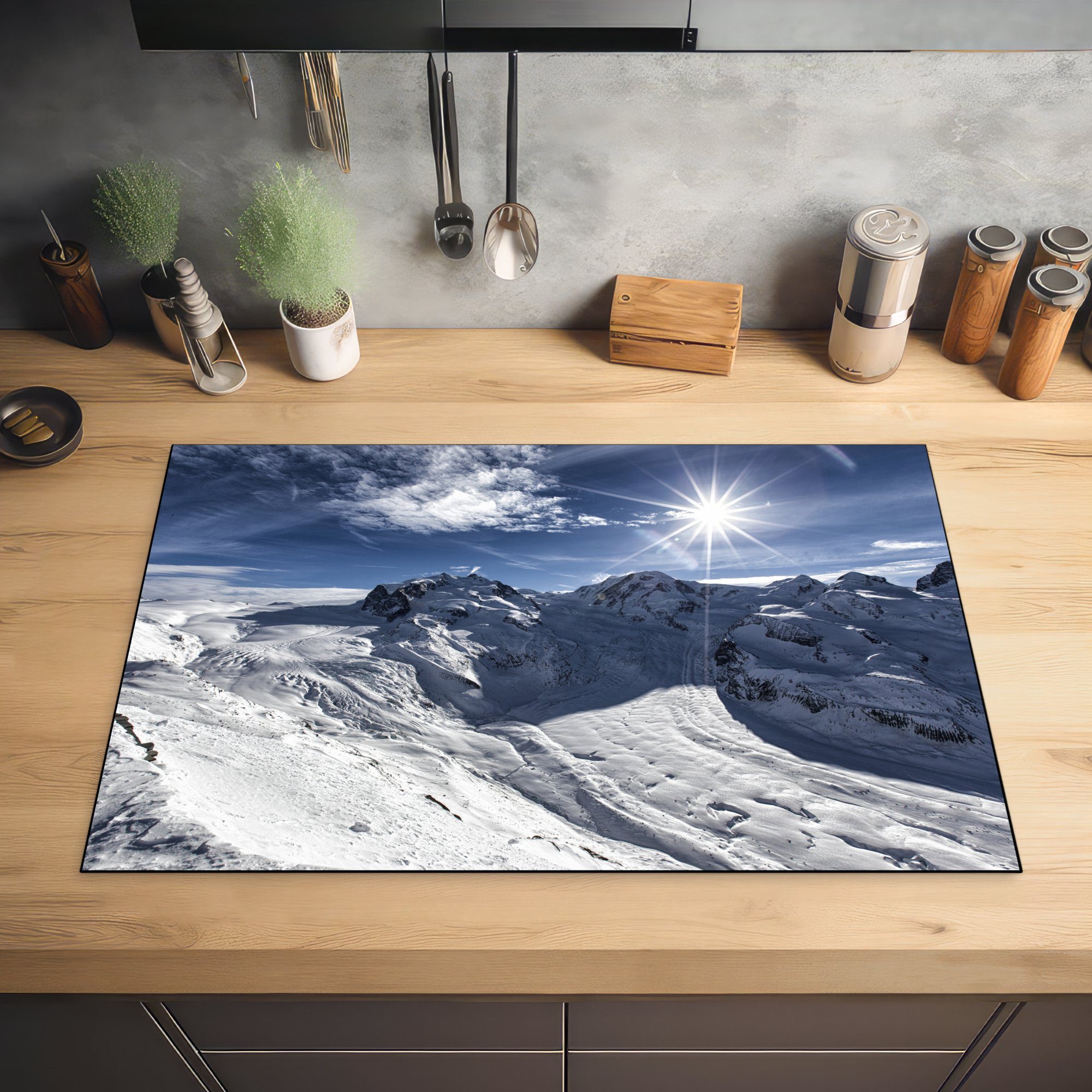 Schweizer Vinyl, die Induktionskochfeld MuchoWow küche, Gornergrat 81x52 cm, tlg), Schutz Alpen für auf Herdblende-/Abdeckplatte Blick (1 vom Ceranfeldabdeckung den Aletschgletscher, den in