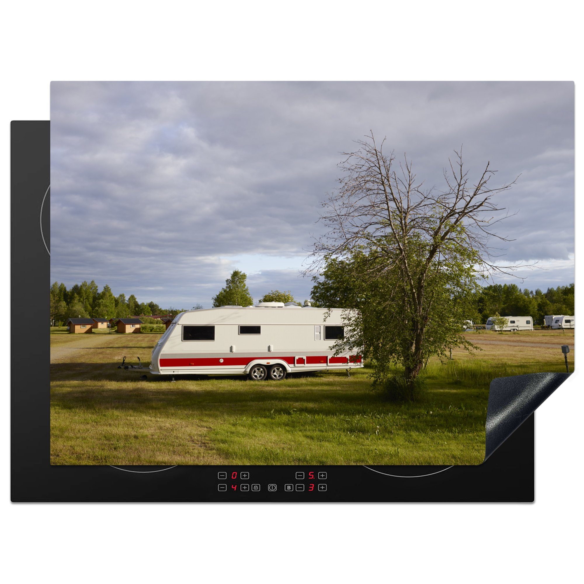 MuchoWow Herdblende-/Abdeckplatte Ein Wohnwagen mit einem roten Streifen unter einem dunklen Himmel, Vinyl, (1 tlg), 70x52 cm, Mobile Arbeitsfläche nutzbar, Ceranfeldabdeckung