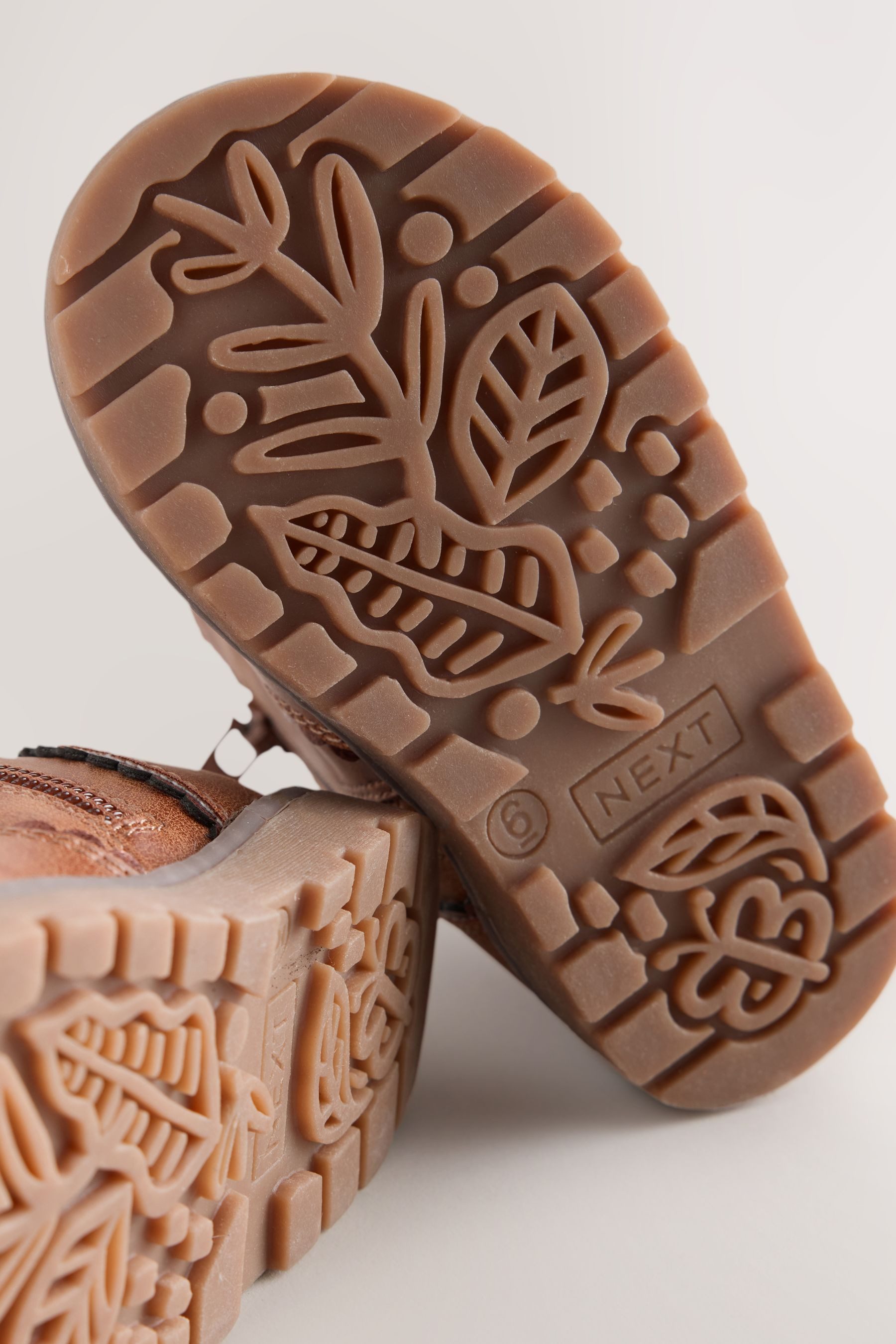 Next Chelseastiefel mit Quaste, weite Passform Stiefelette (1-tlg)