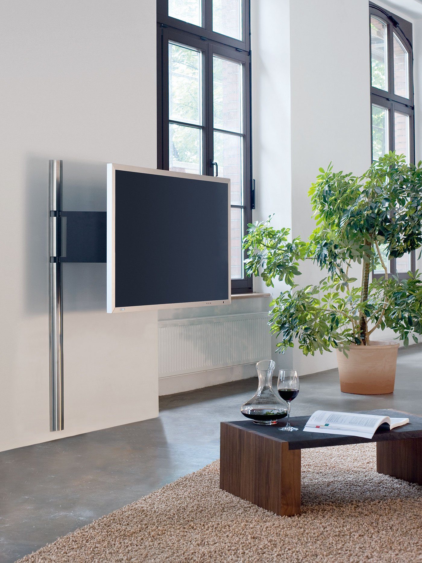 wissmann raumobjekte TV-Wandhalterung Schwenkbare TV-Halterung aus Edelstahl, (bis 65,00 Zoll, 2 Teile, drehbare Fernseherhaltung, 90° schwenkbar, Made in Germany)
