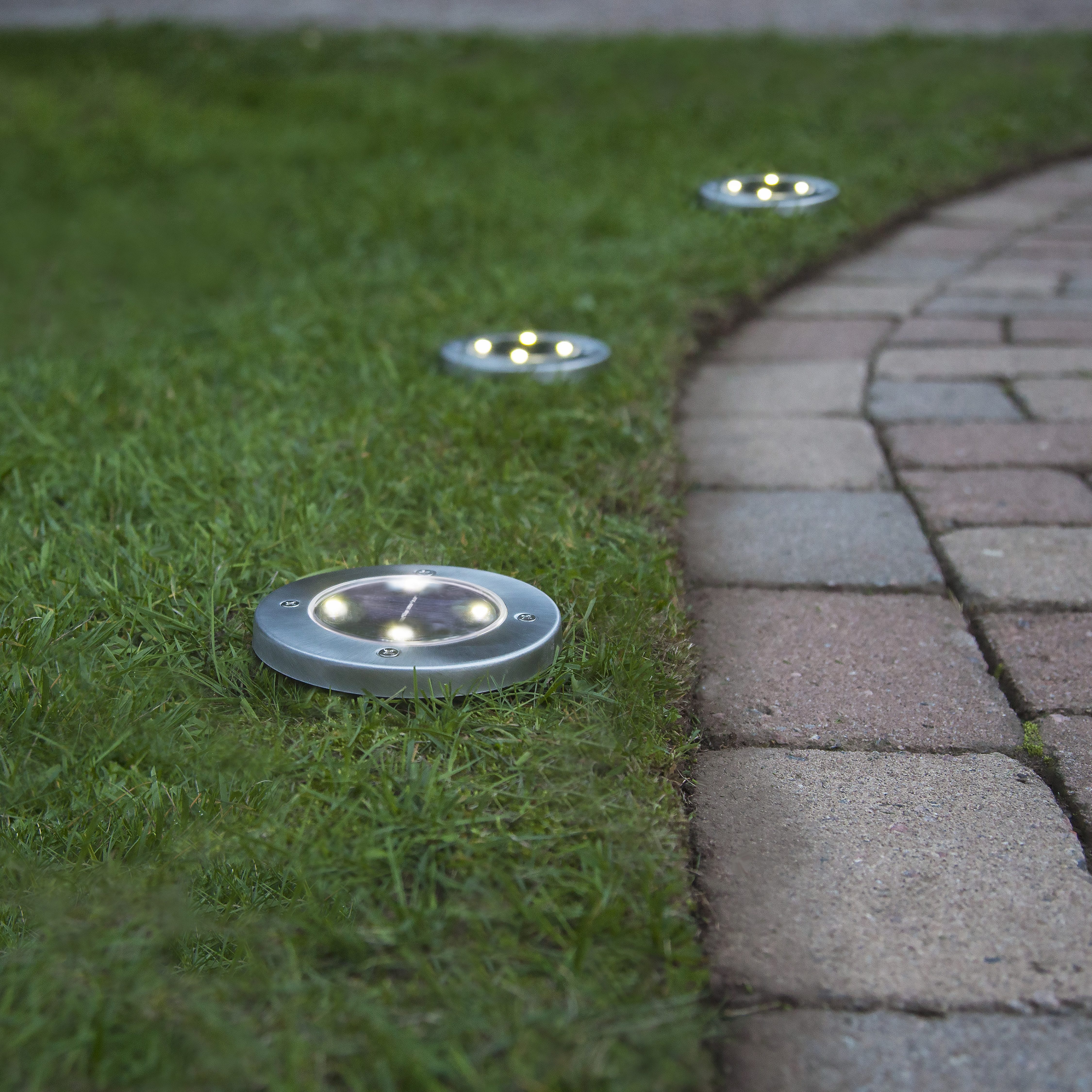 STAR TRADING LED Solarleuchte Solar Spotlight Rasenleuchte, Tageslichtsensor, LED fest integriert, Warmweiß, 3er-Set, flache Bauform, Dämmerungssensor – Bild 5 von 5